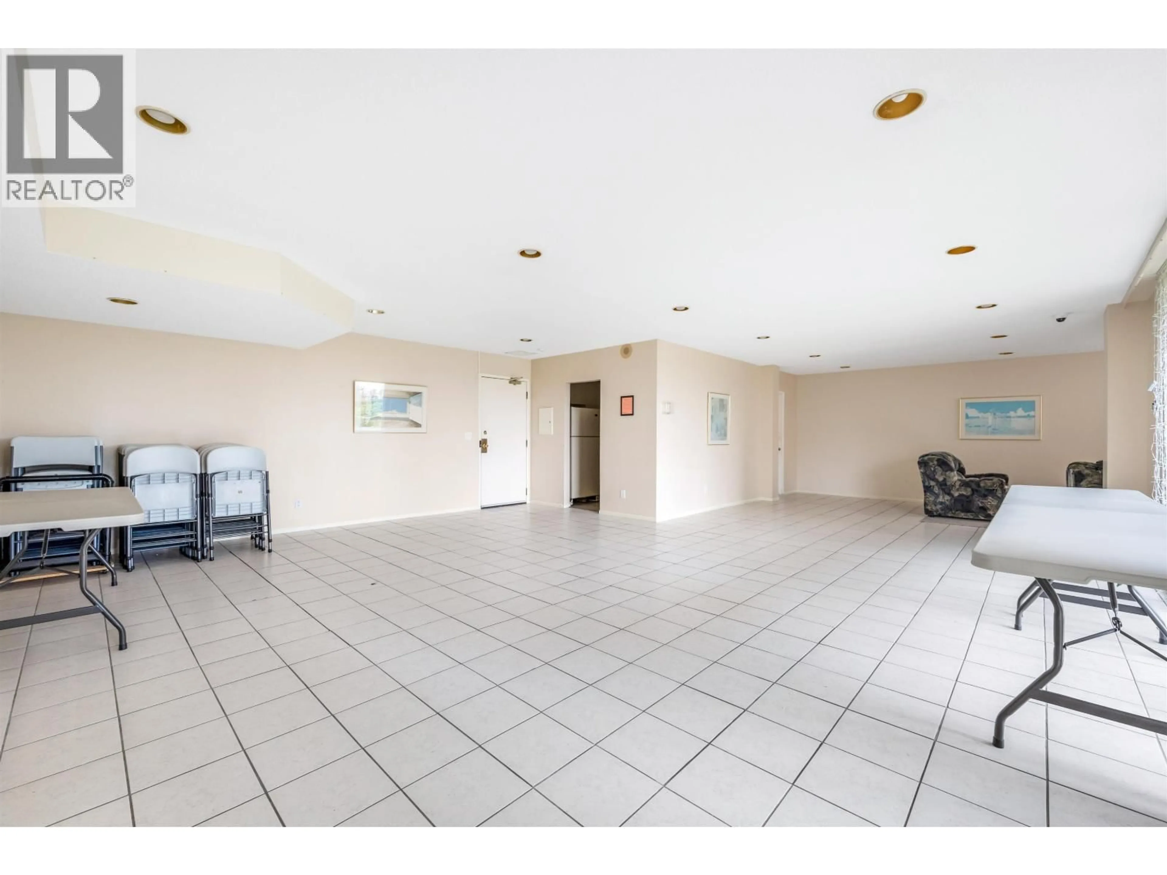 Indoor foyer for 1005 - 6240 MCKAY AVENUE, Burnaby British Columbia V5H4L8