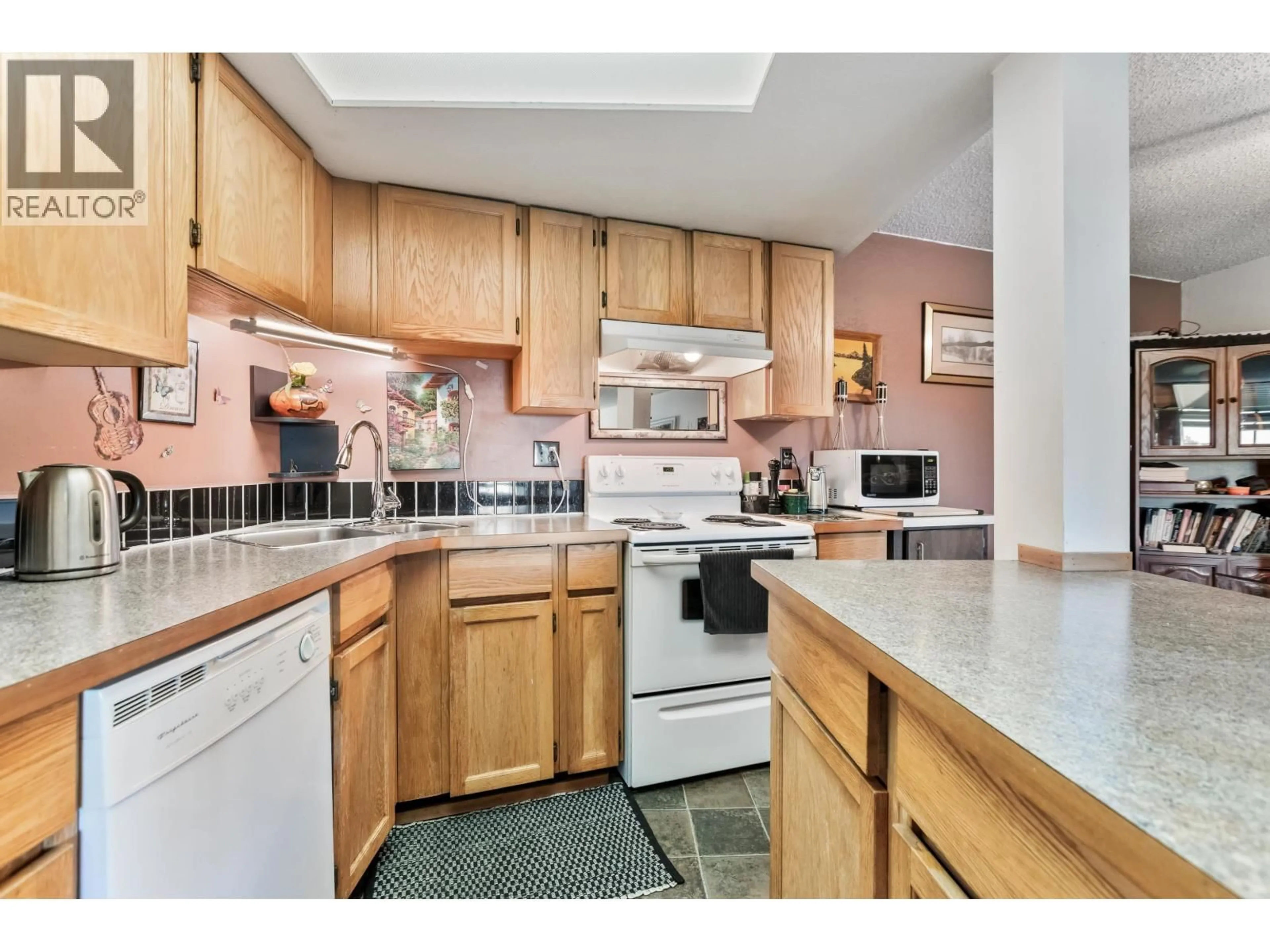 Standard kitchen, unknown for 37 - 11900 228 STREET, Maple Ridge British Columbia V2X6L9
