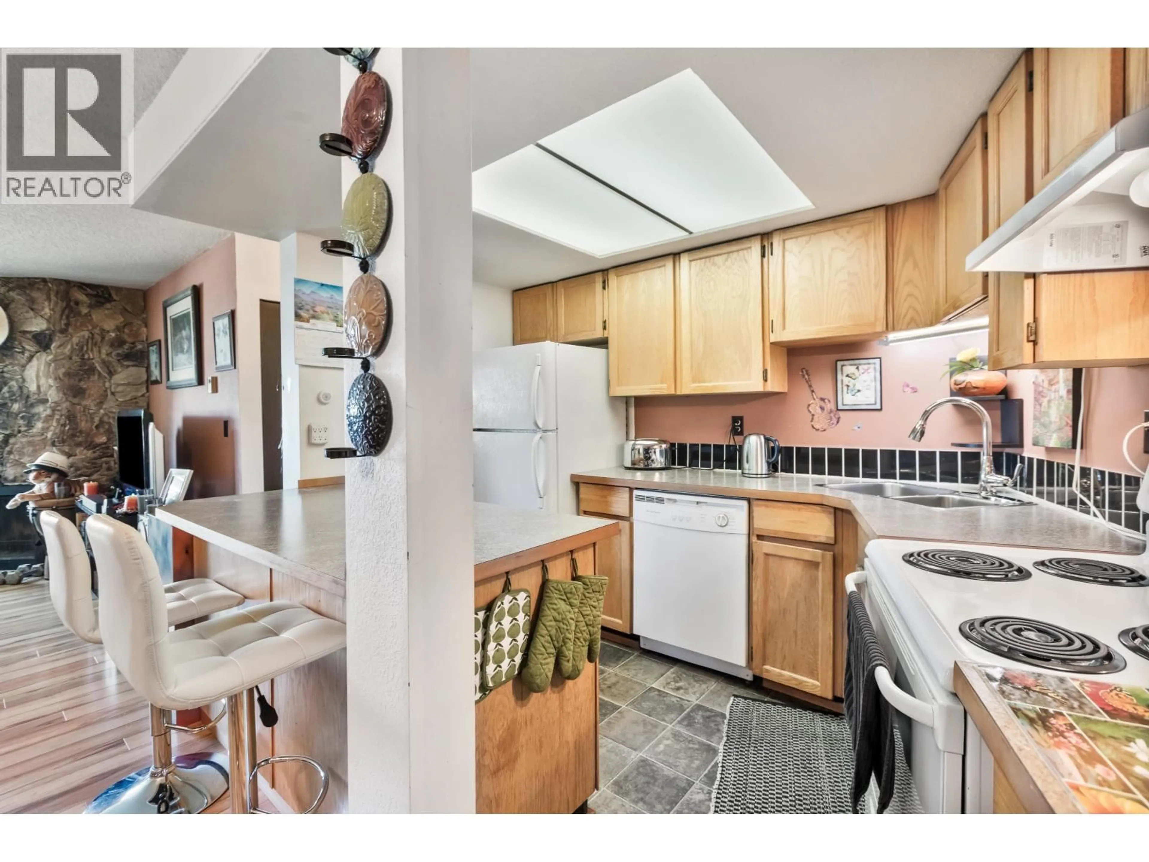 Standard kitchen, ceramic/tile floor for 37 - 11900 228 STREET, Maple Ridge British Columbia V2X6L9