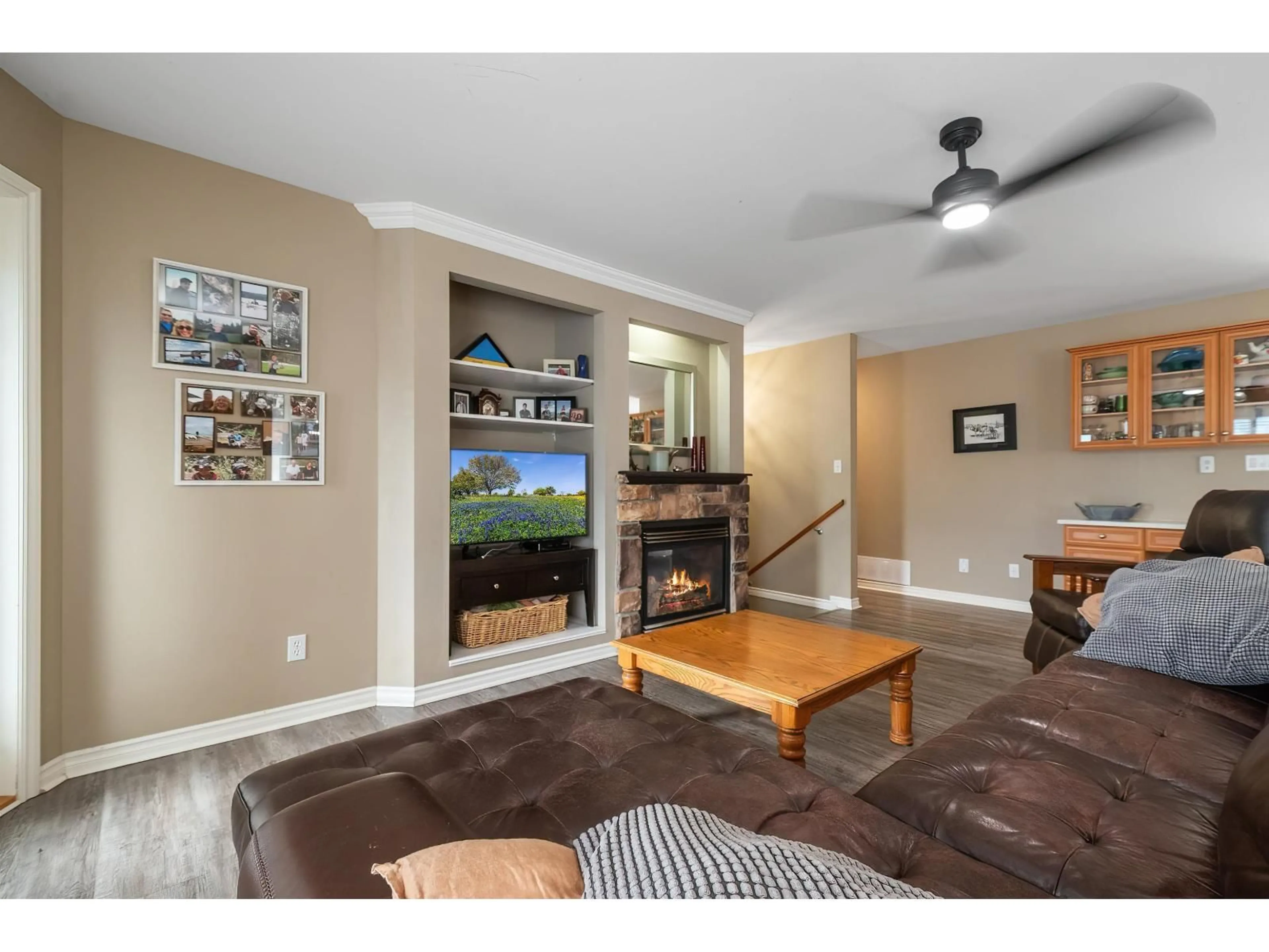 Living room with furniture, unknown for 45995 BRIDLE RIDGE CRESCENT, Chilliwack British Columbia V2R5W2