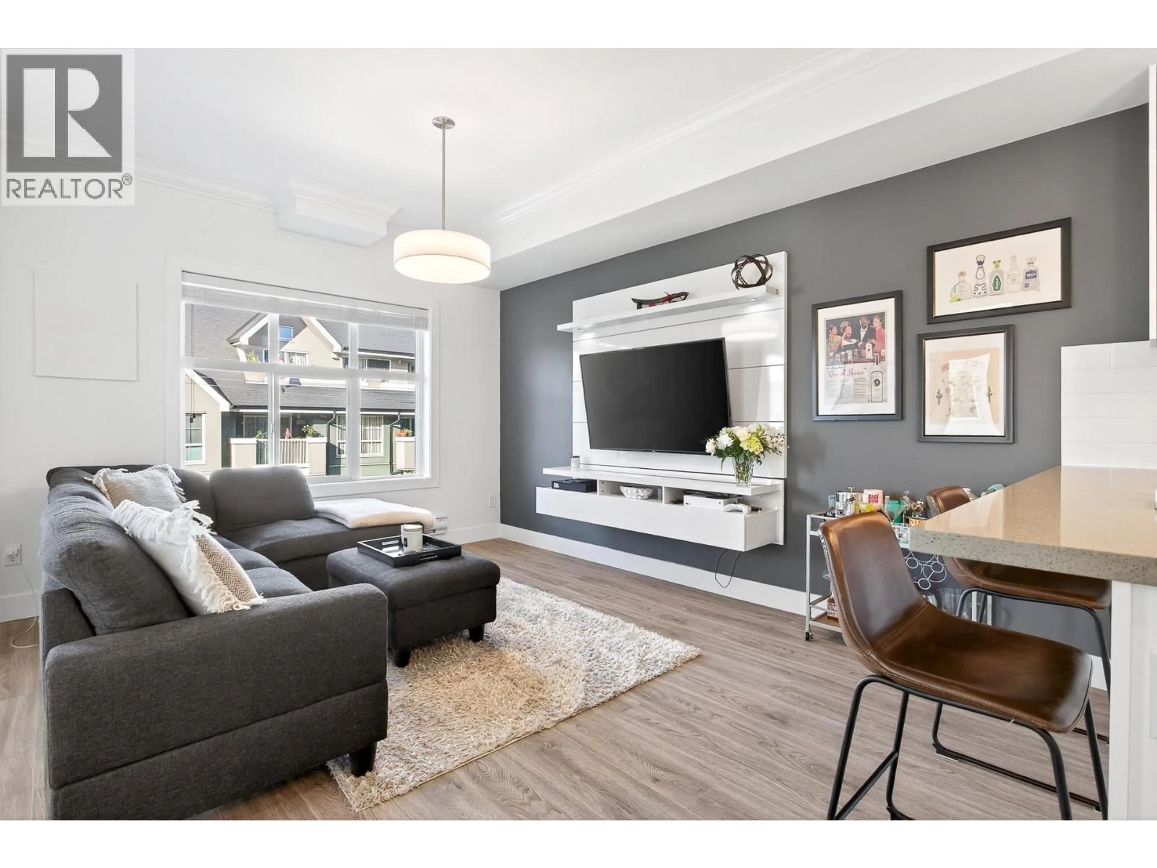 Living room with furniture, unknown for 308 - 2389 HAWTHORNE AVENUE, Port Coquitlam British Columbia V3C0T2