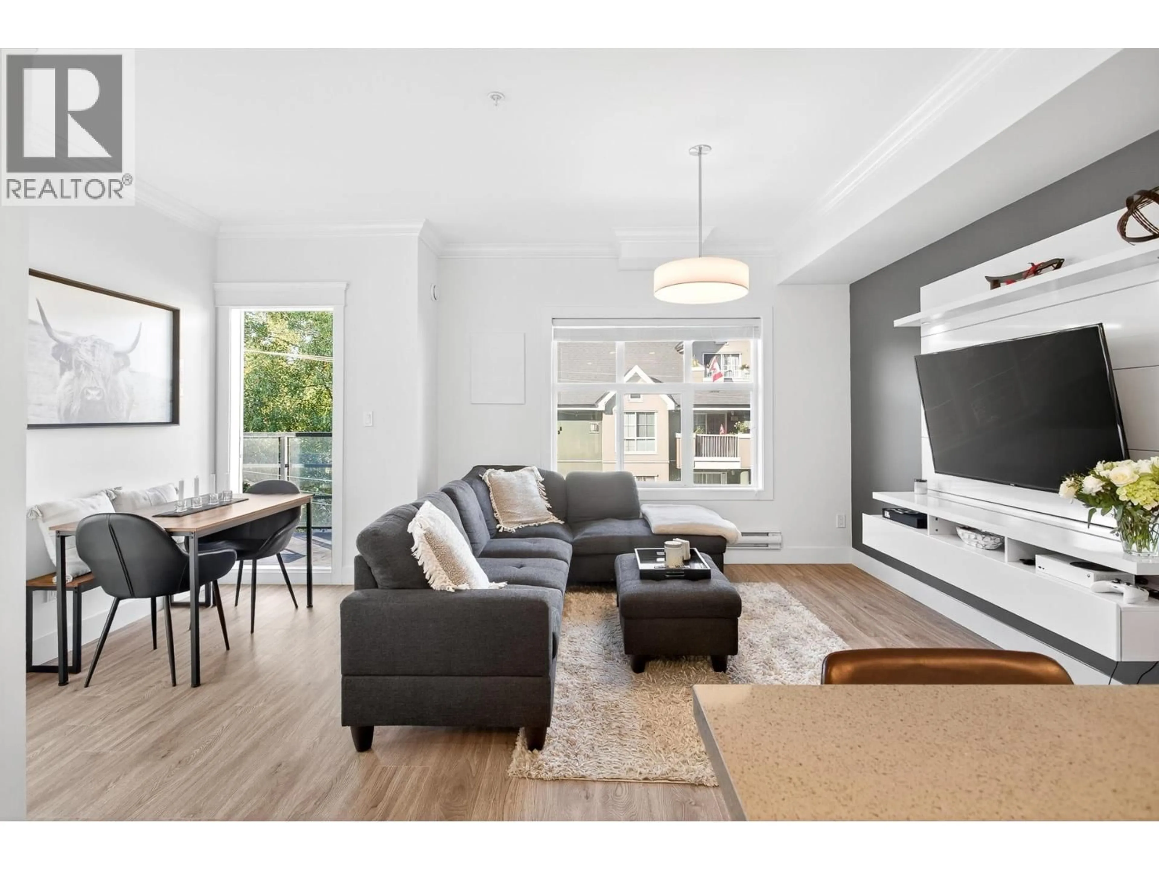 Living room with furniture, unknown for 308 - 2389 HAWTHORNE AVENUE, Port Coquitlam British Columbia V3C0T2