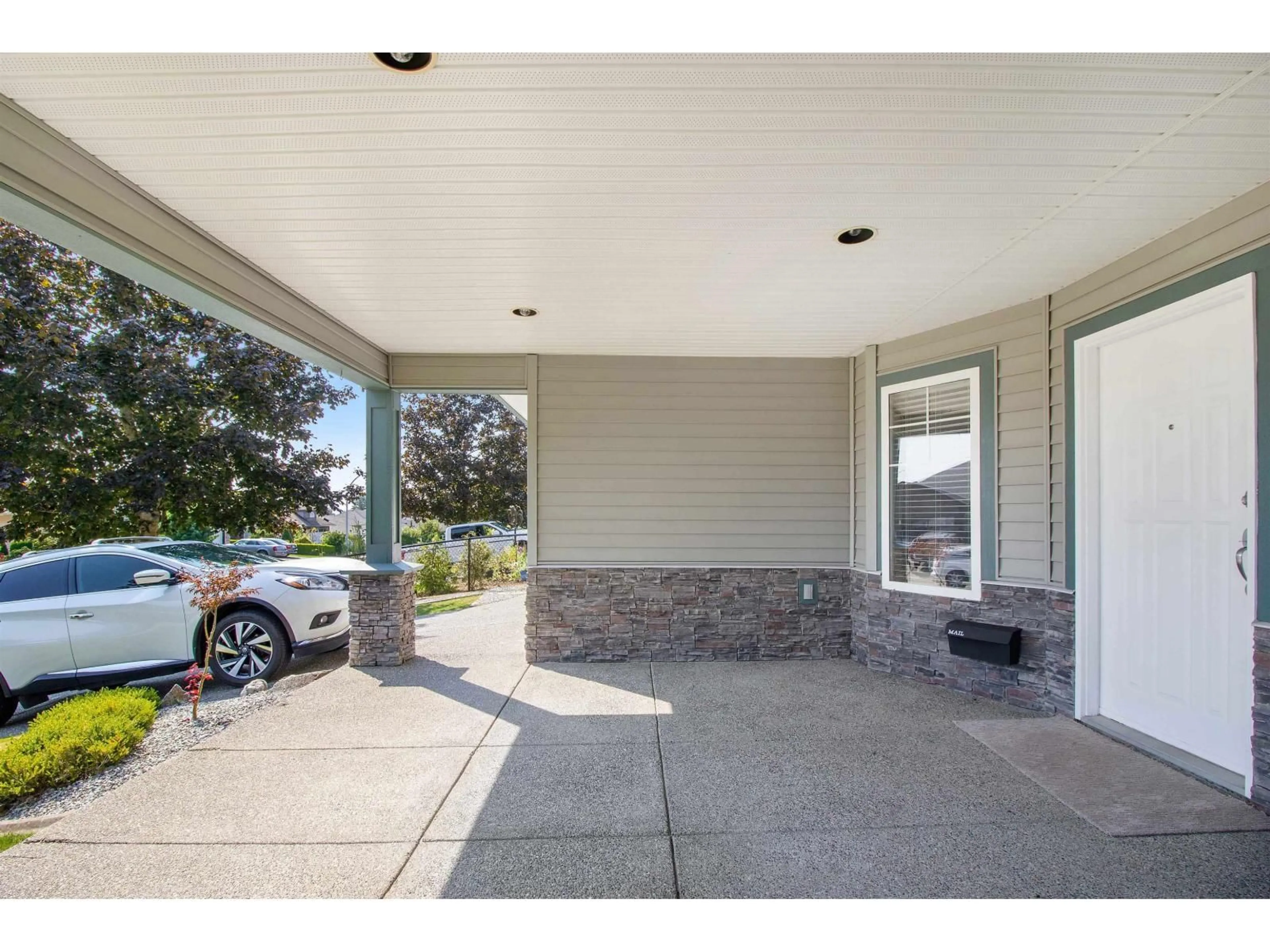 Indoor entryway for 33577 12, Mission British Columbia V2V6Z6