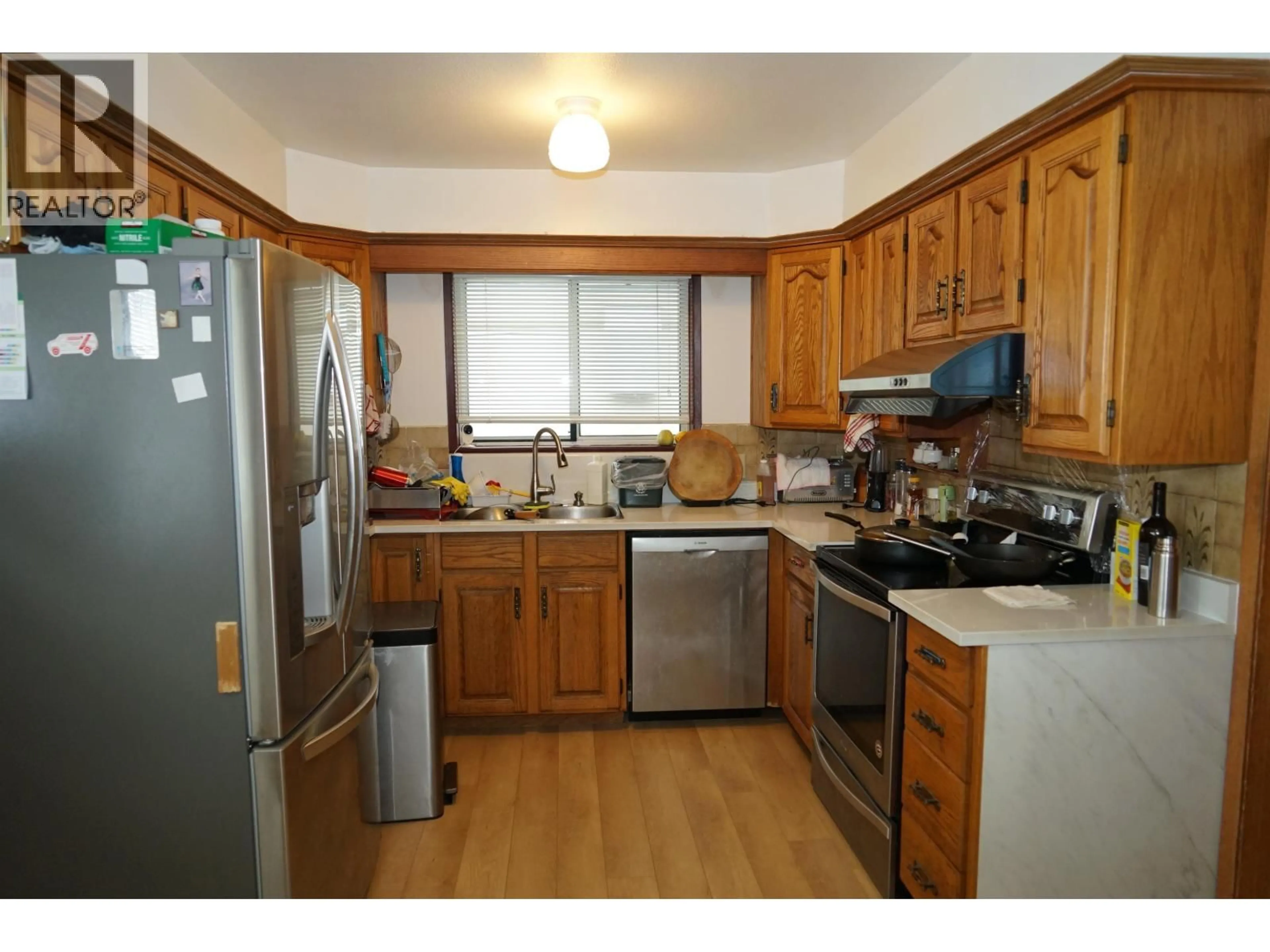 Standard kitchen, wood/laminate floor for 7008 CURTIS STREET, Burnaby British Columbia V5A1J6