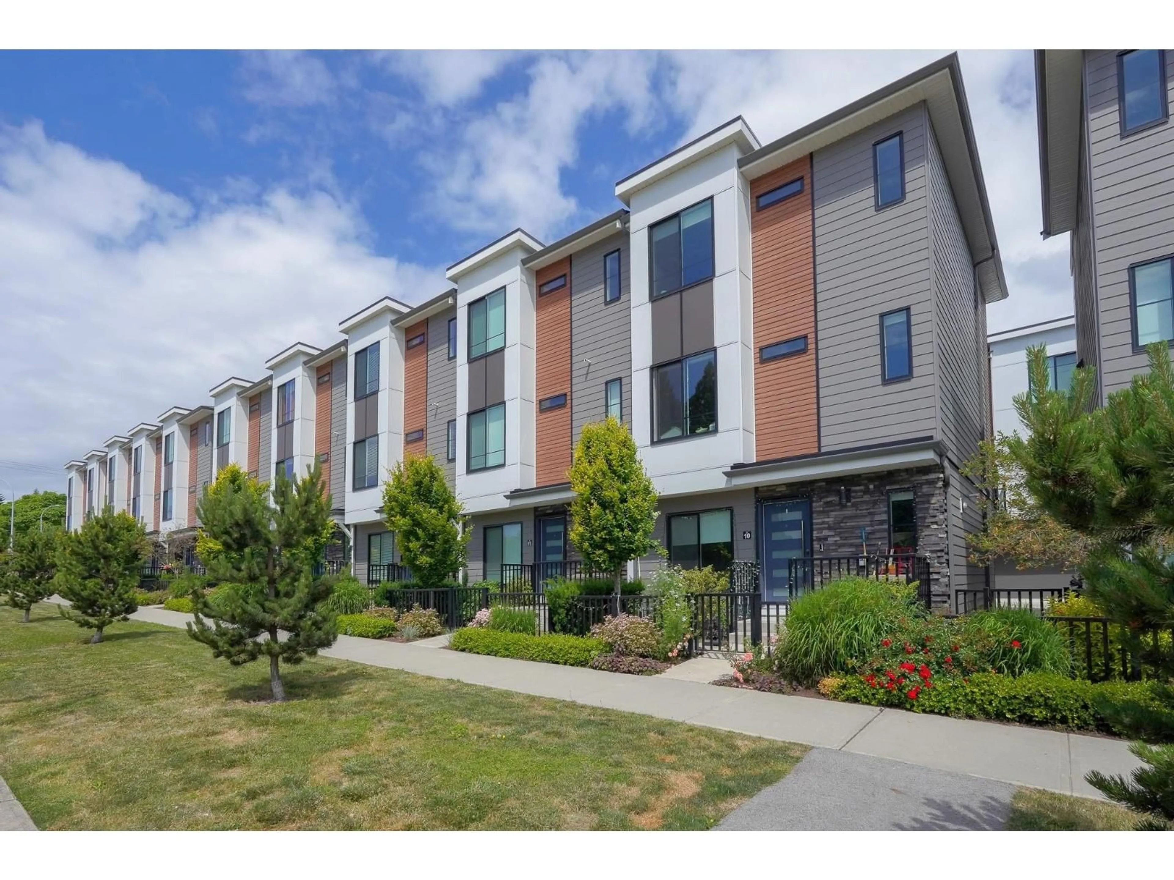 Home with brick exterior material, street for 10 - 1639 162, Surrey British Columbia V4A4Y1
