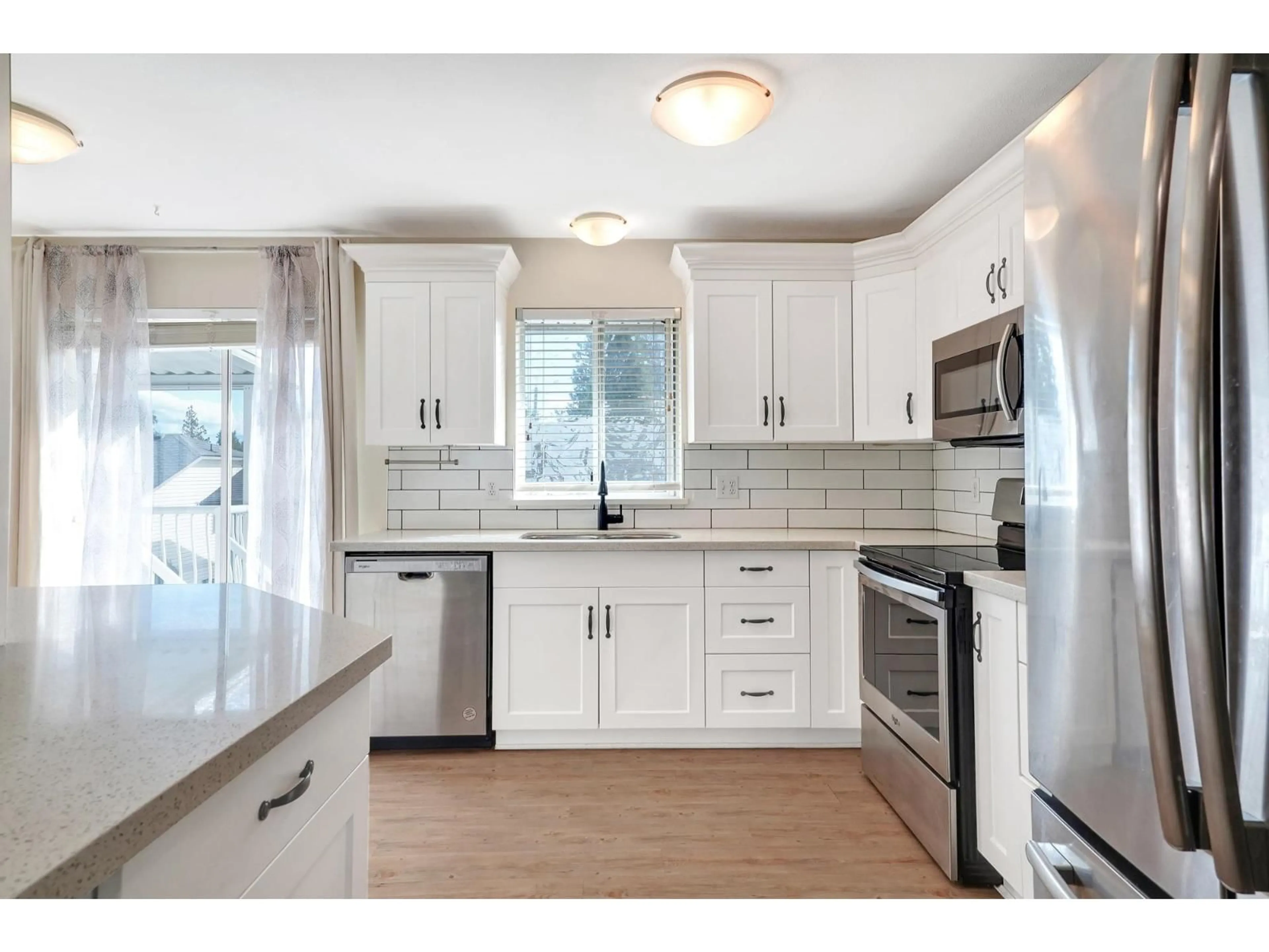 Open concept kitchen, unknown for 33334 BEST, Mission British Columbia V2V6N5