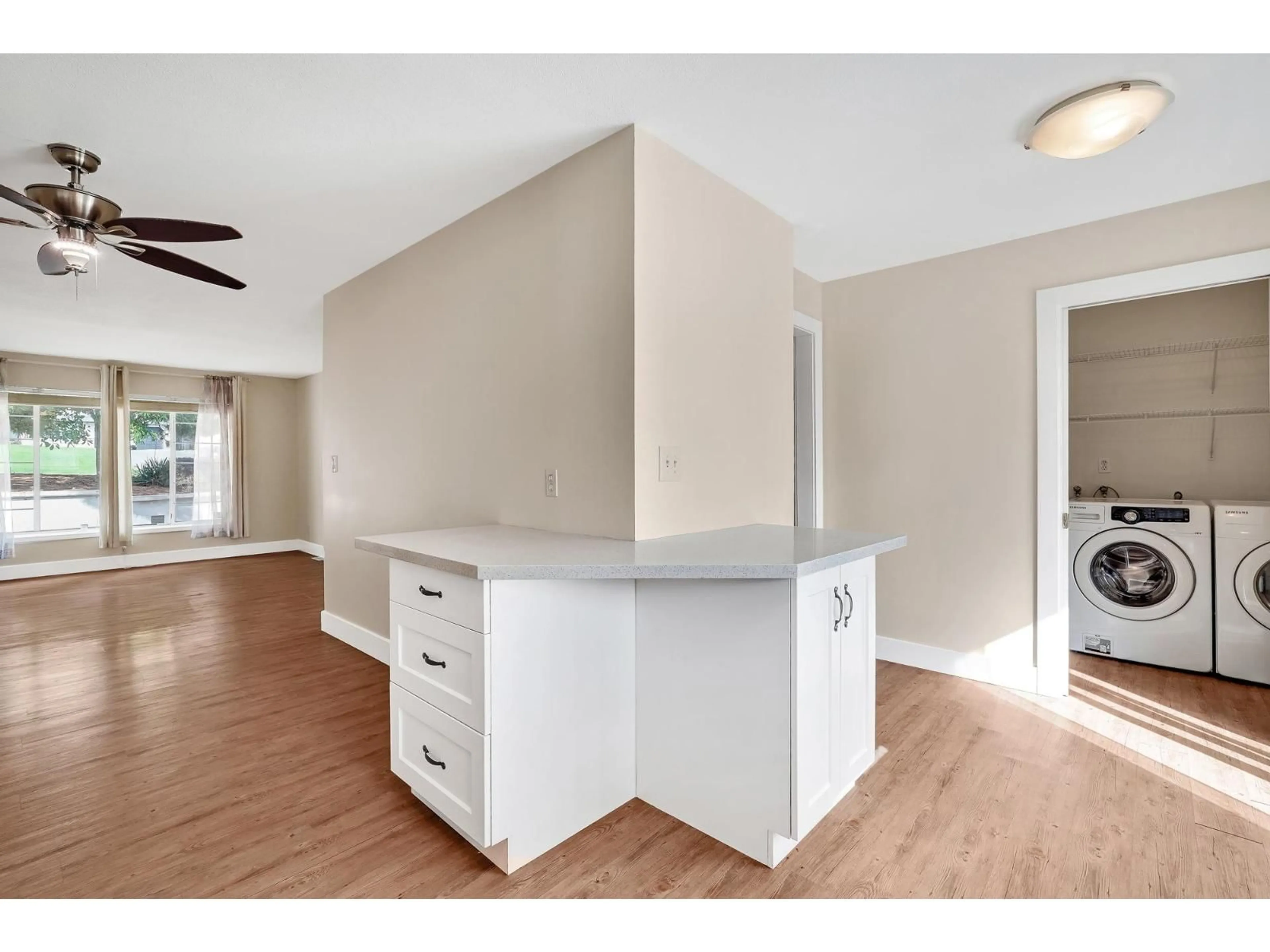 Open concept kitchen, wood/laminate floor for 33334 BEST, Mission British Columbia V2V6N5