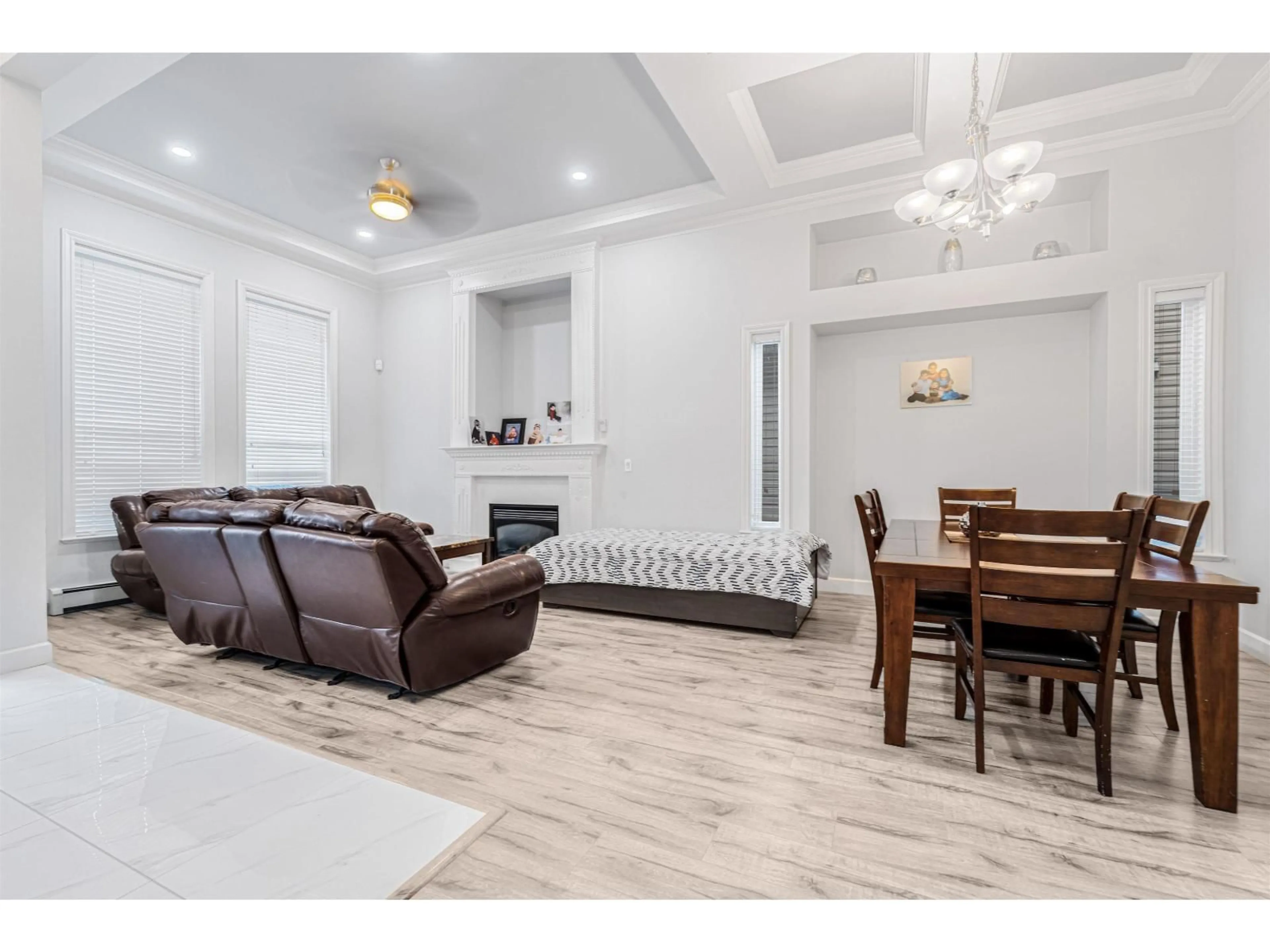 Living room with furniture, unknown for 7688 146, Surrey British Columbia V2S2T6