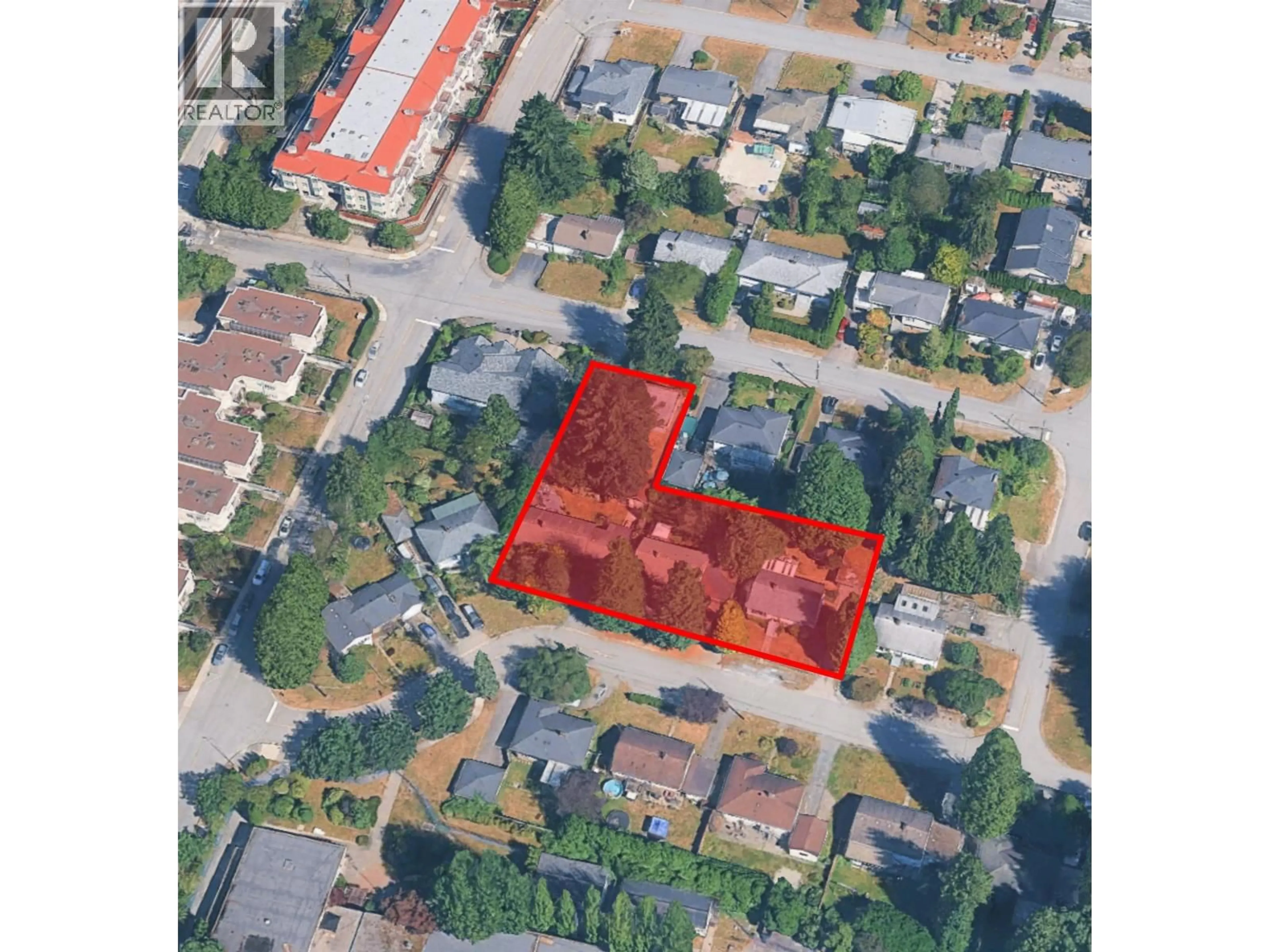 A pic from outside/outdoor area/front of a property/back of a property/a pic from drone, street for 525 BROOKMERE AVENUE, Coquitlam British Columbia V3J1W8