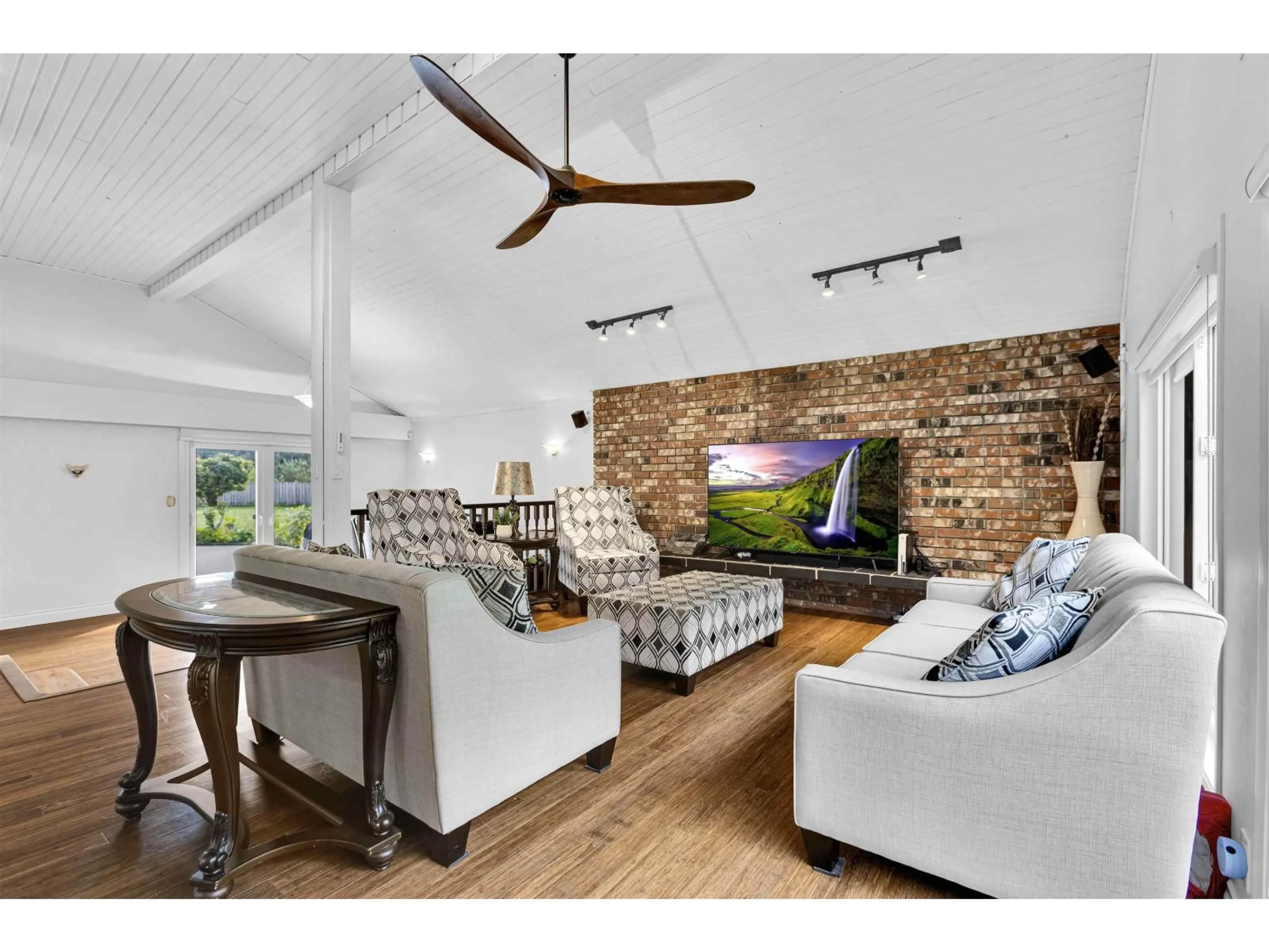 Living room with furniture, wood/laminate floor for 4655 SADDLEHORN, Langley British Columbia V2Z2L7