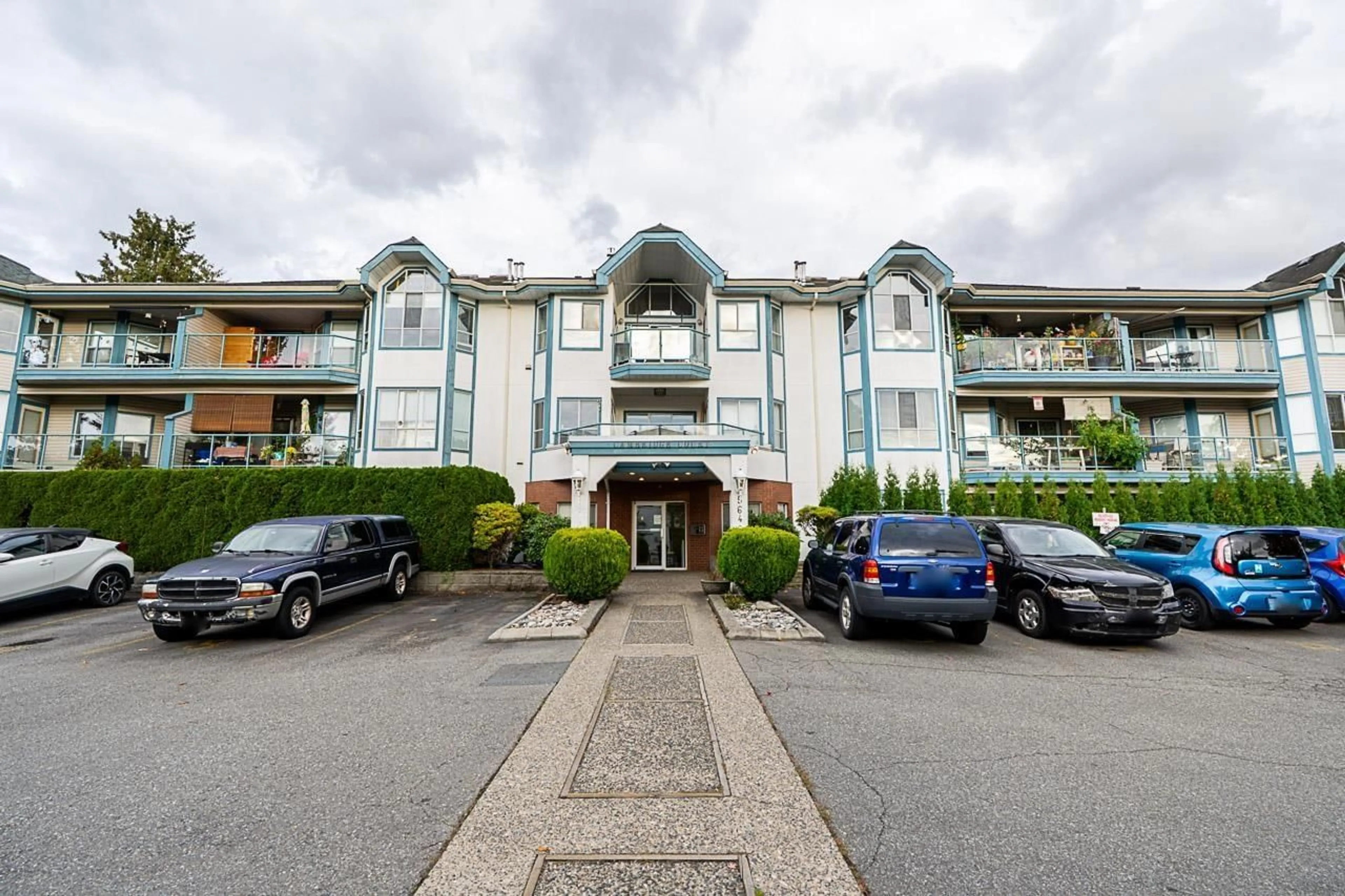 Unknown for 403 - 5646 200, Langley British Columbia V3A1M8