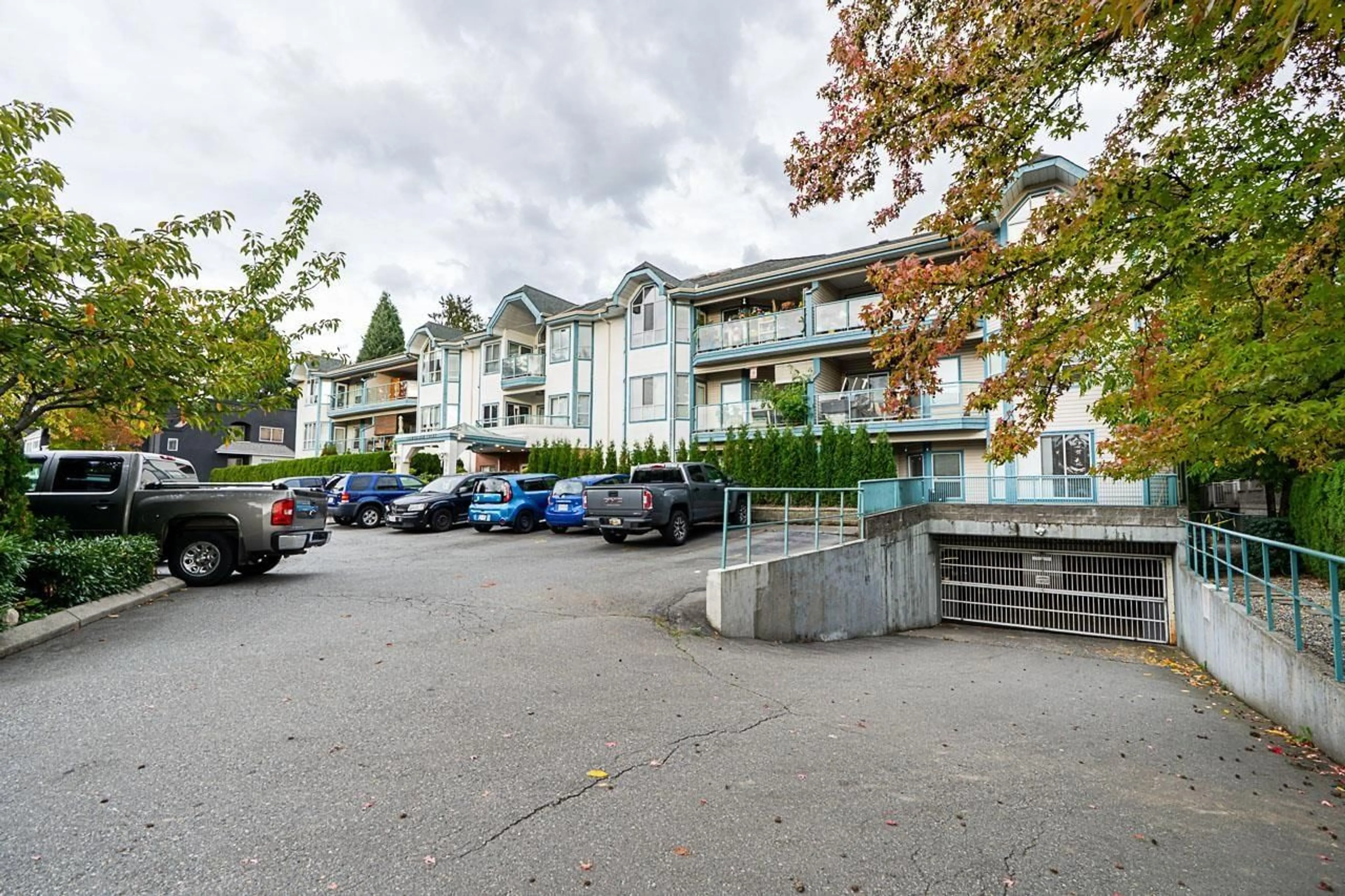 Patio, mountain view for 403 - 5646 200, Langley British Columbia V3A1M8