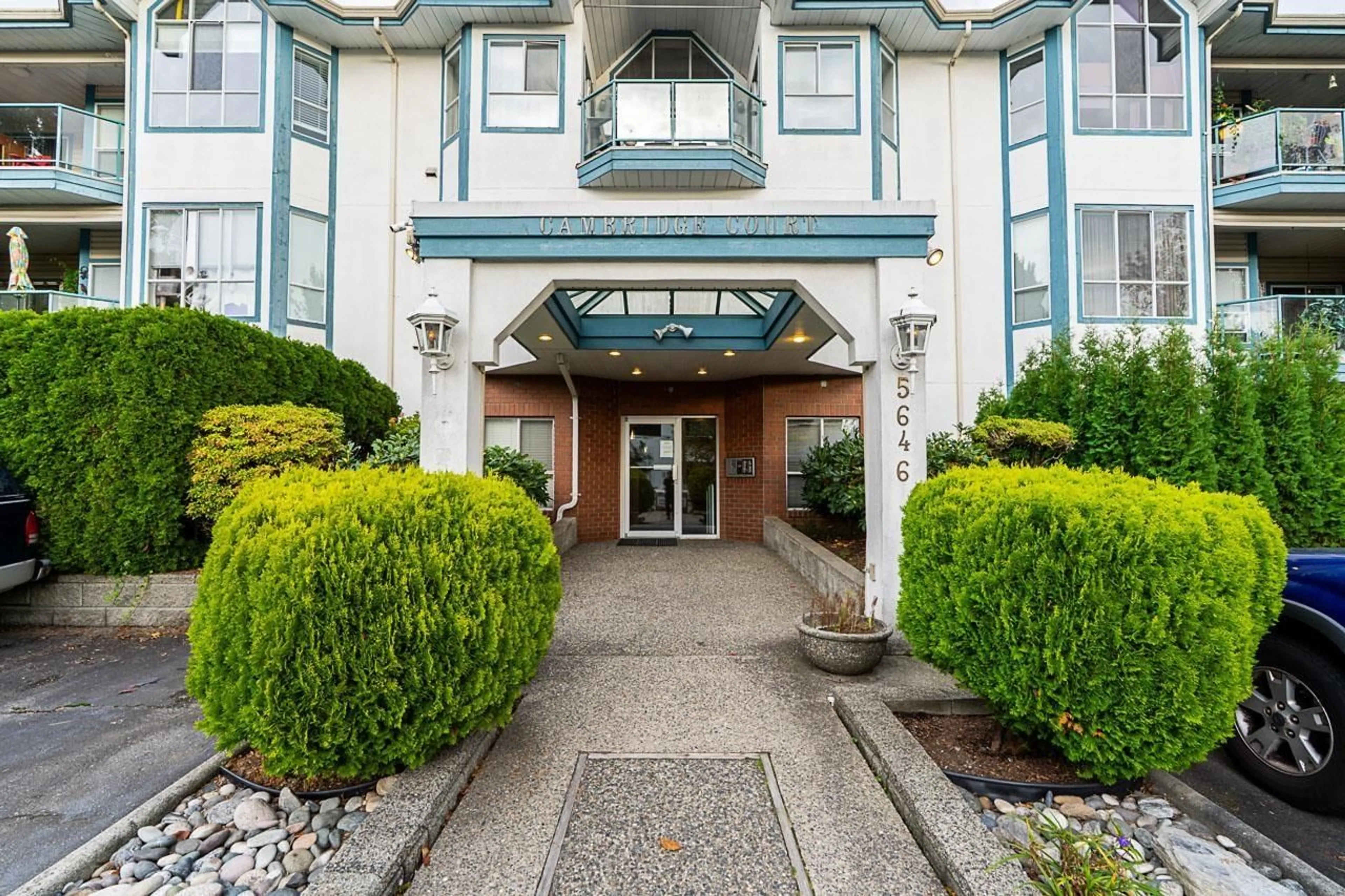 Indoor foyer for 403 - 5646 200, Langley British Columbia V3A1M8
