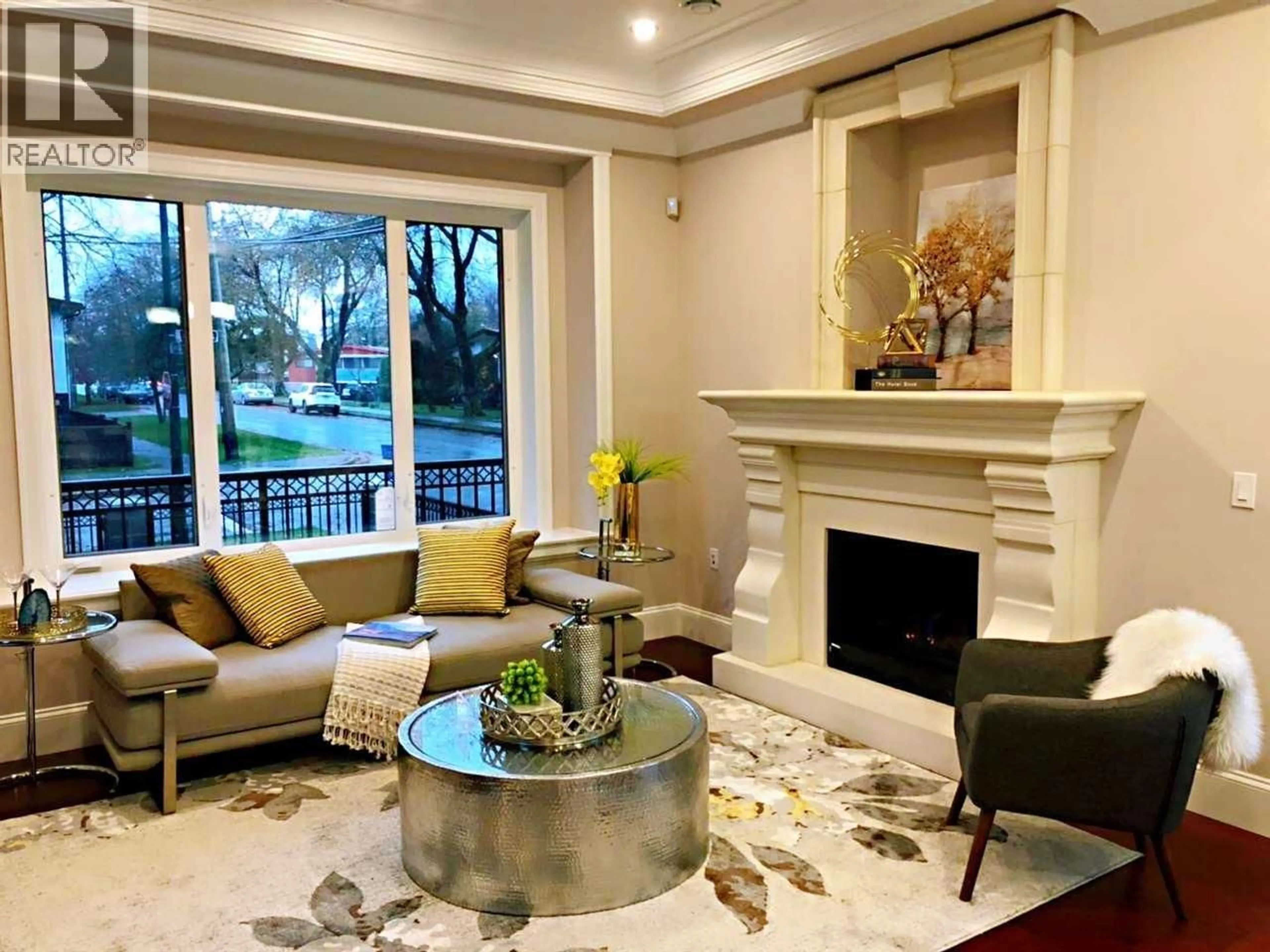 Living room with furniture, unknown for 3101 E 46TH AVENUE, Vancouver British Columbia V5S1B1