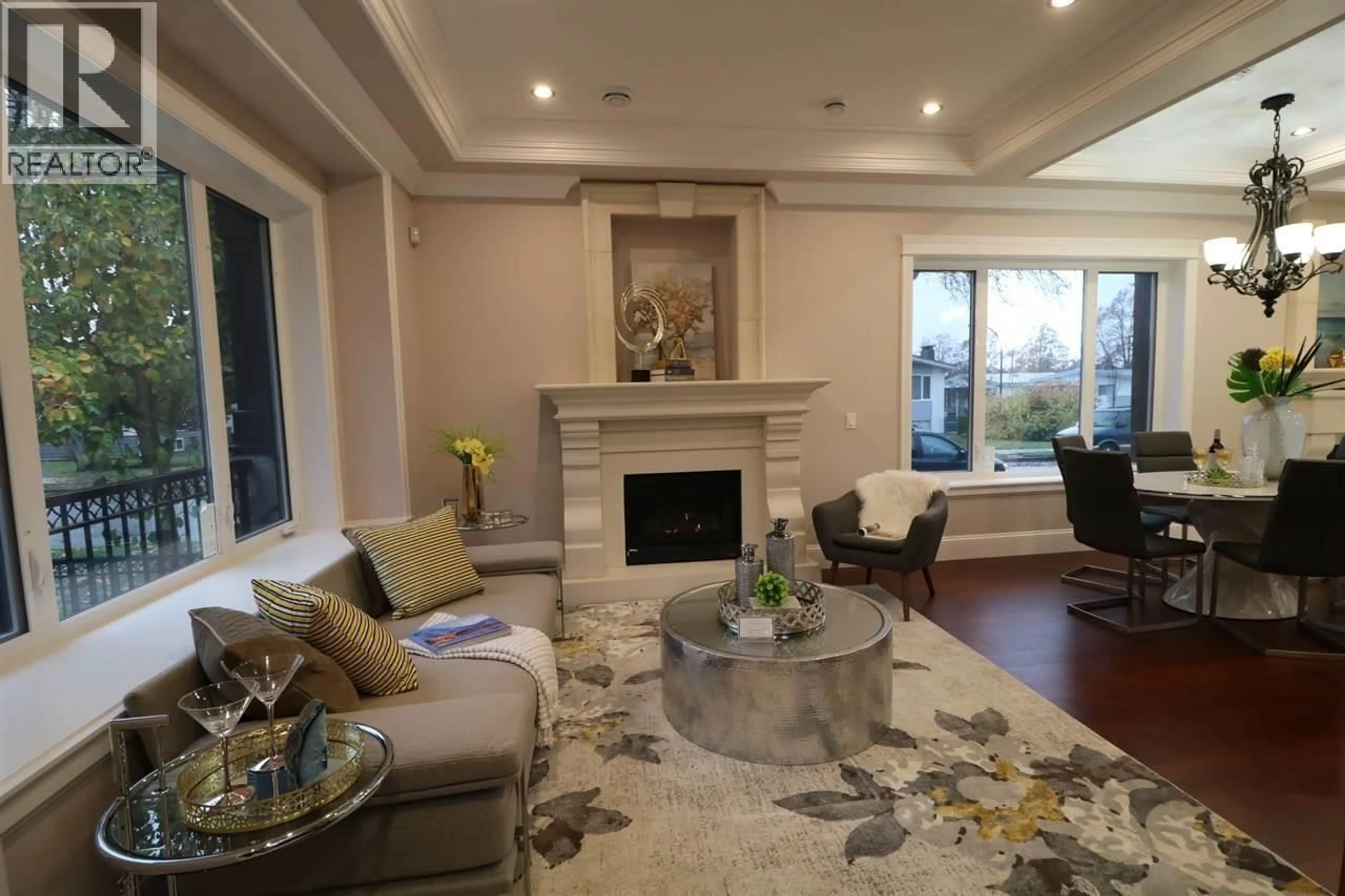 Living room with furniture, unknown for 3101 E 46TH AVENUE, Vancouver British Columbia V5S1B1