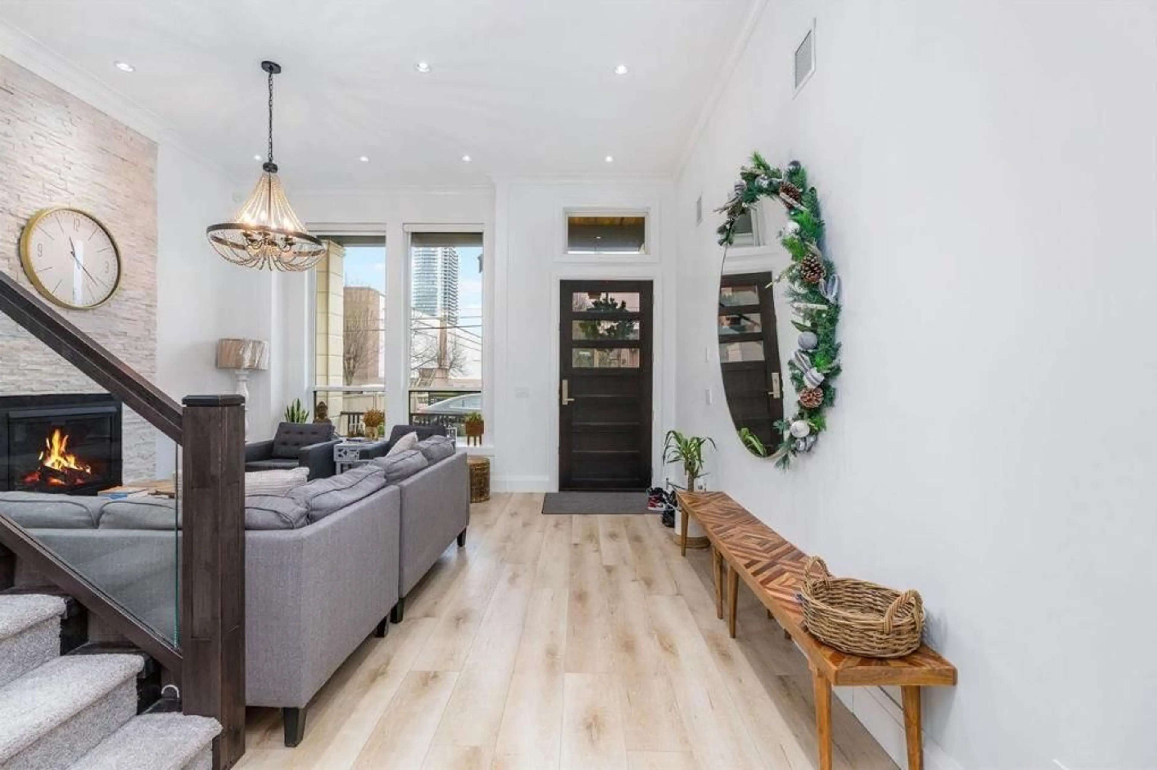 Indoor entryway for 11897 82, Delta British Columbia V4C2C6