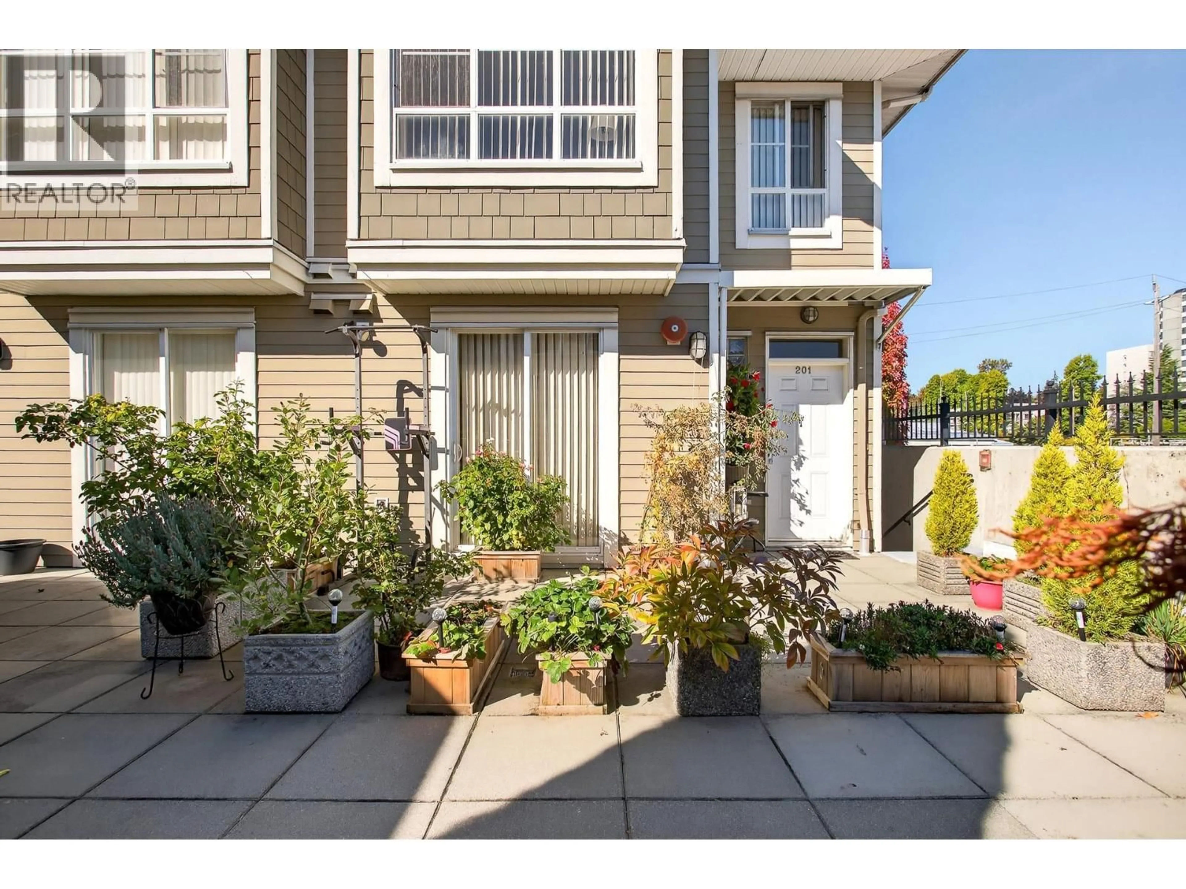 Unknown for 201 - 815 FIRST STREET, New Westminster British Columbia V3L2H7