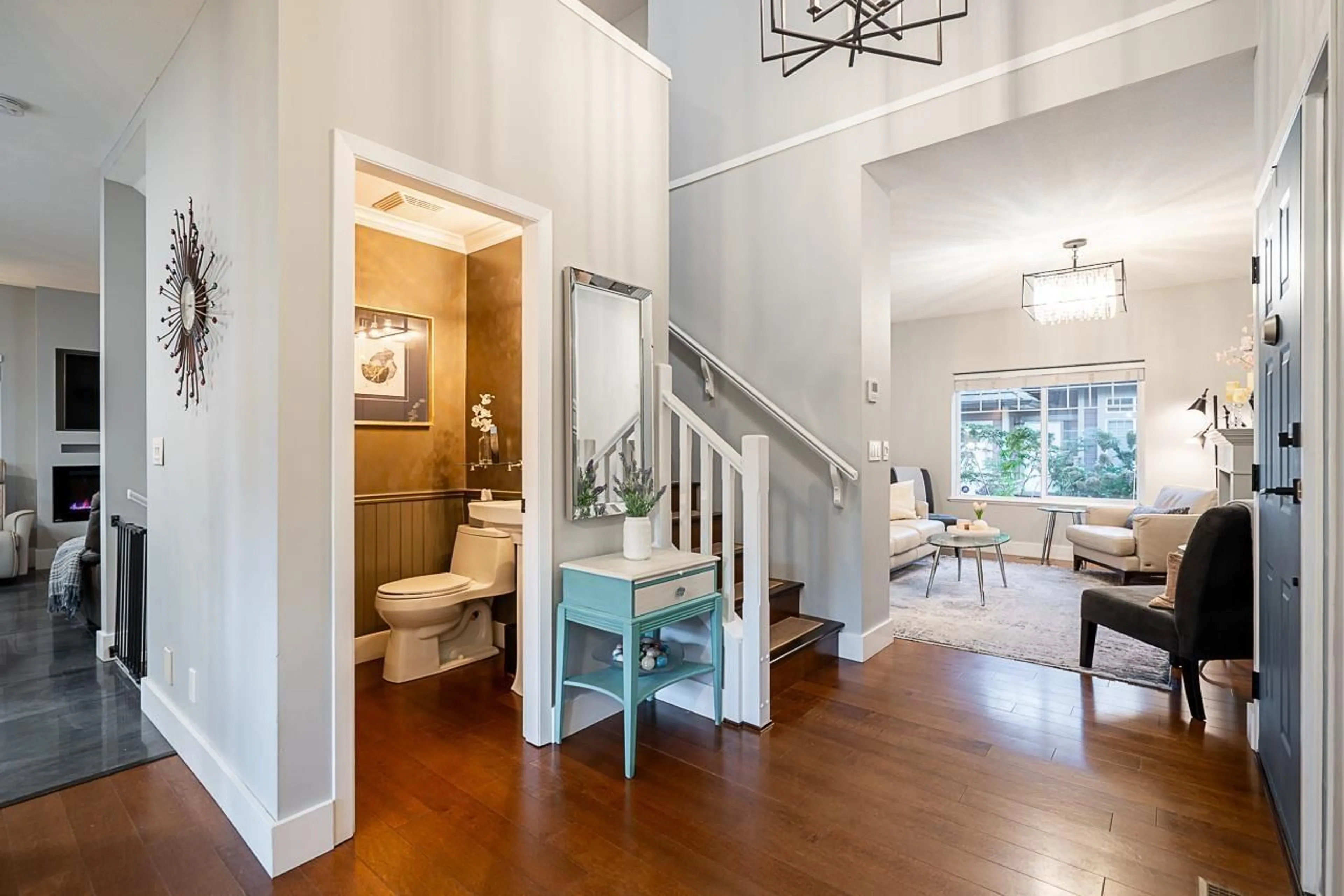 Indoor entryway for 35 - 3363 ROSEMARY HEIGHTS, Surrey British Columbia V3Z0X8