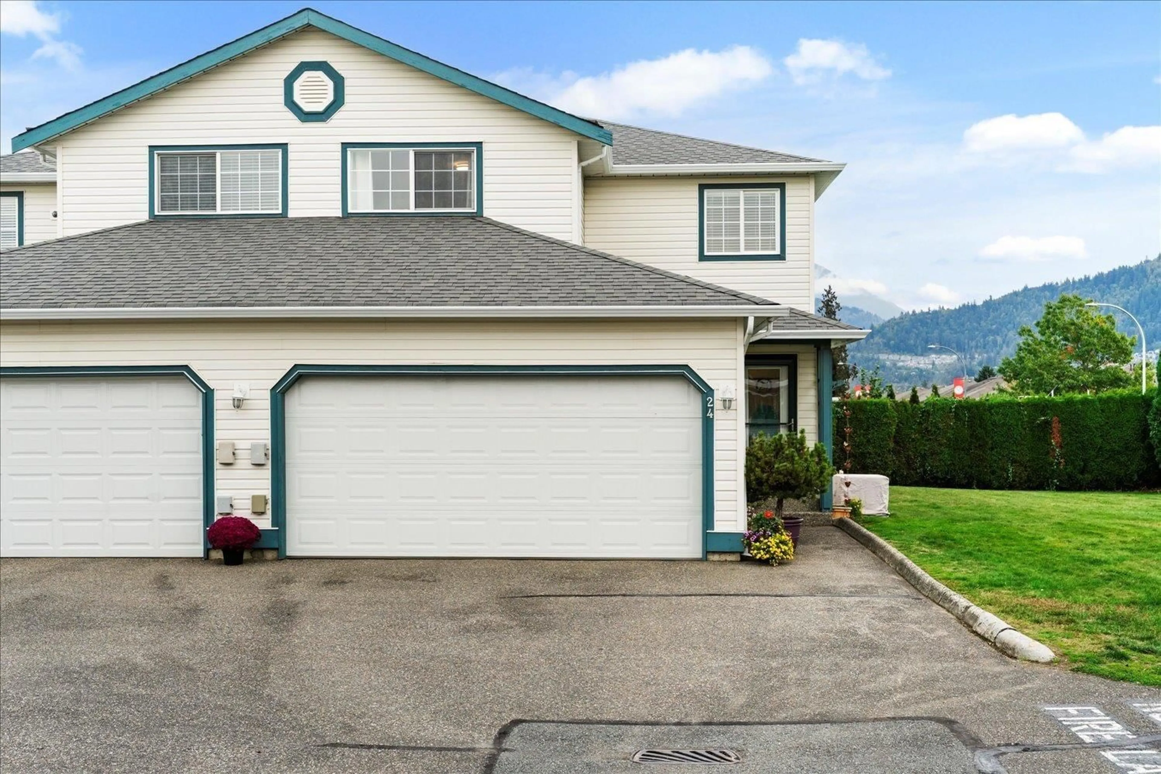 Home with vinyl exterior material, mountain view for 24 - 6434 VEDDER ROAD, Chilliwack British Columbia V2R3V7