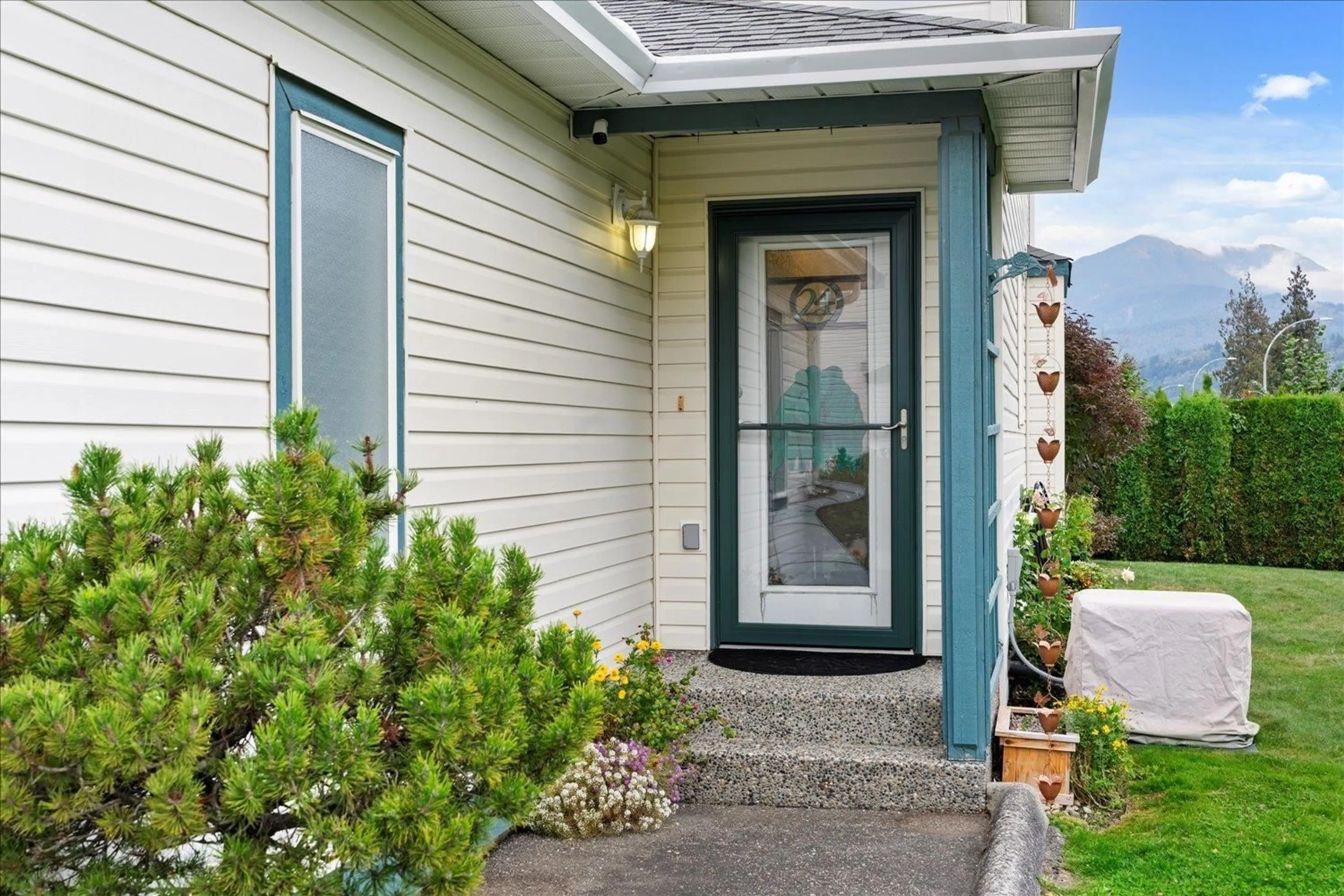 Home with vinyl exterior material, street for 24 - 6434 VEDDER ROAD, Chilliwack British Columbia V2R3V7