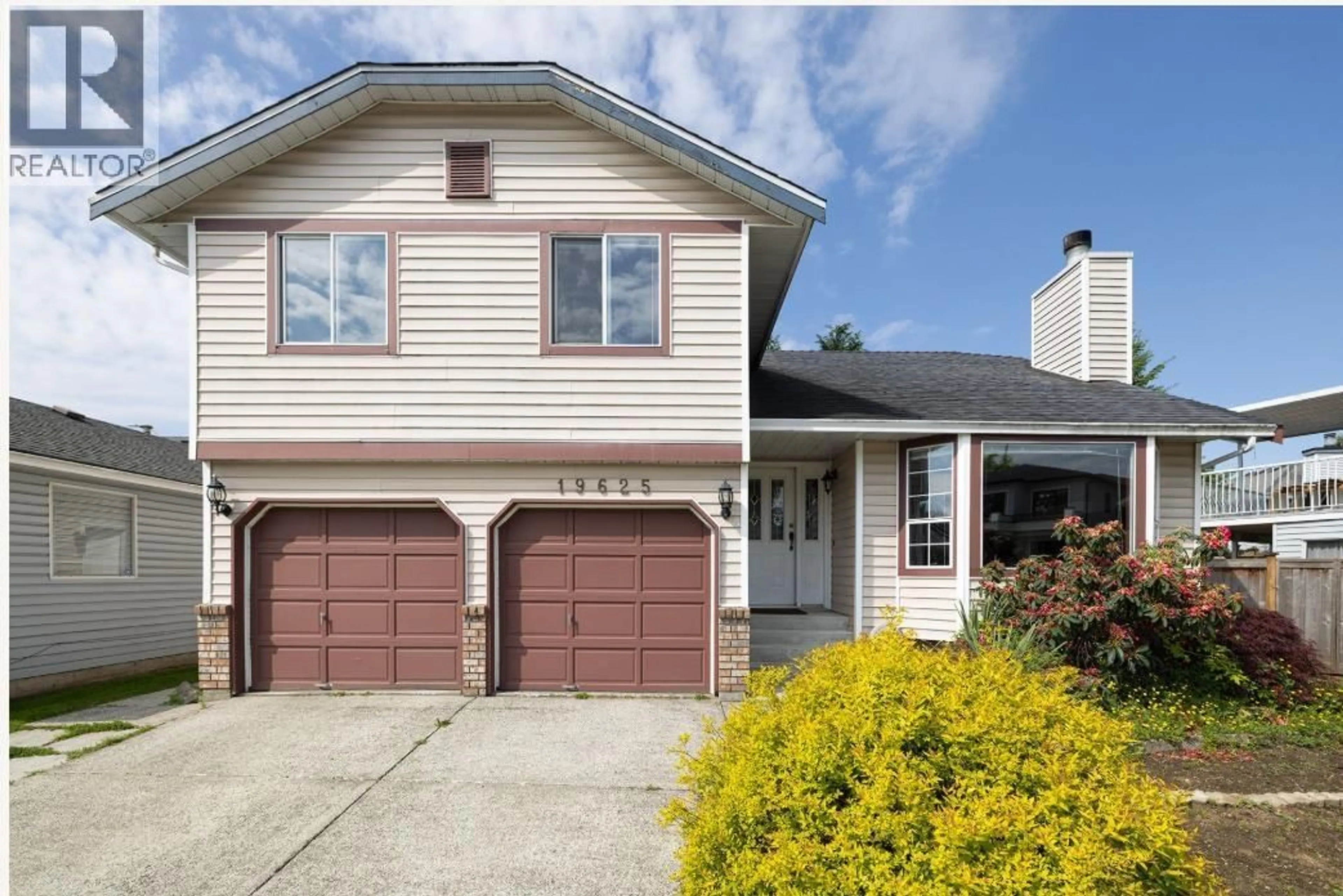 Home with vinyl exterior material, street for 19625 PARK ROAD, Pitt Meadows British Columbia V3Y1B3