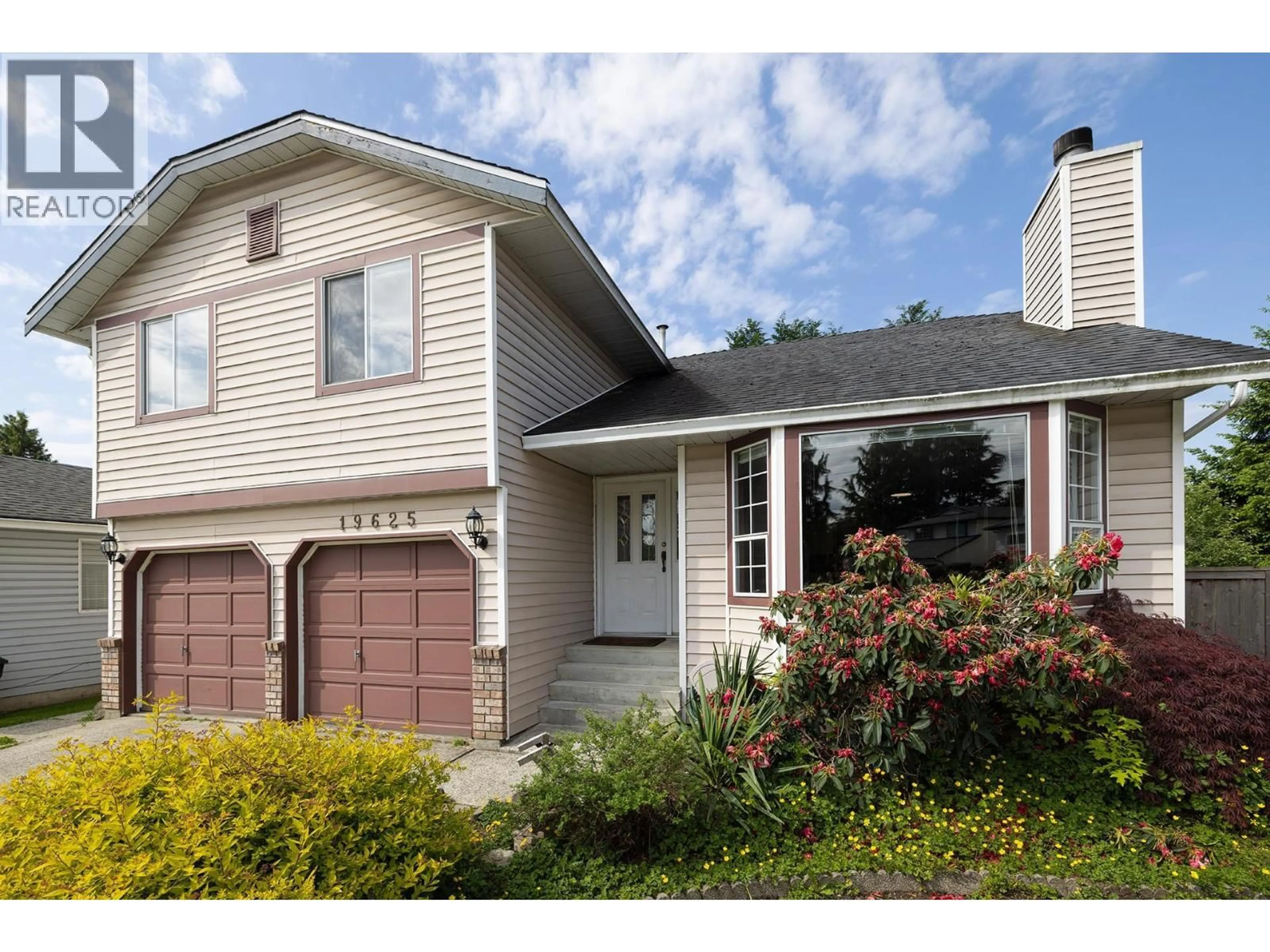 Home with vinyl exterior material, street for 19625 PARK ROAD, Pitt Meadows British Columbia V3Y1B3