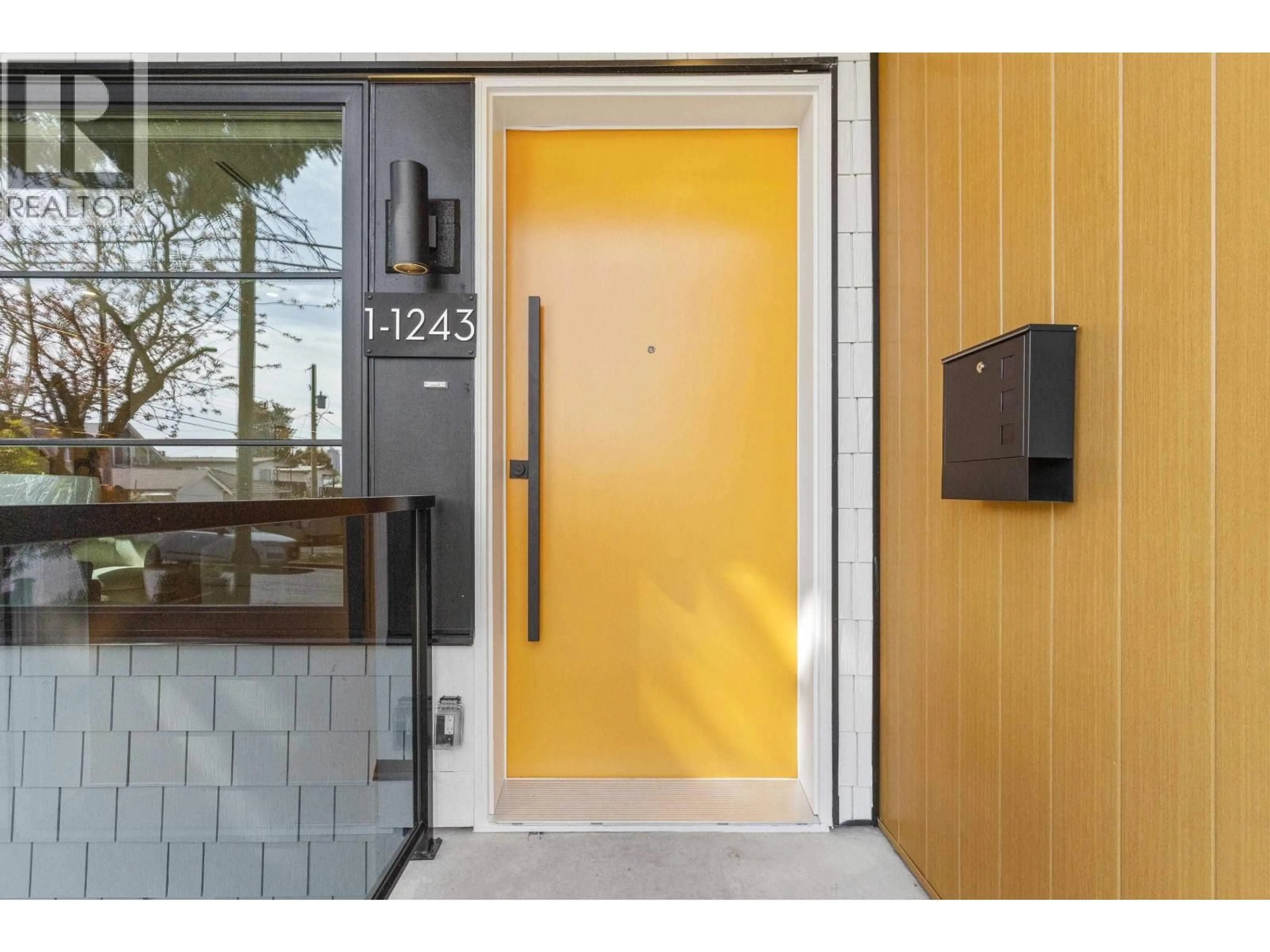Indoor entryway for 1 - 1243 NOOTKA STREET, Vancouver British Columbia V5K4E6