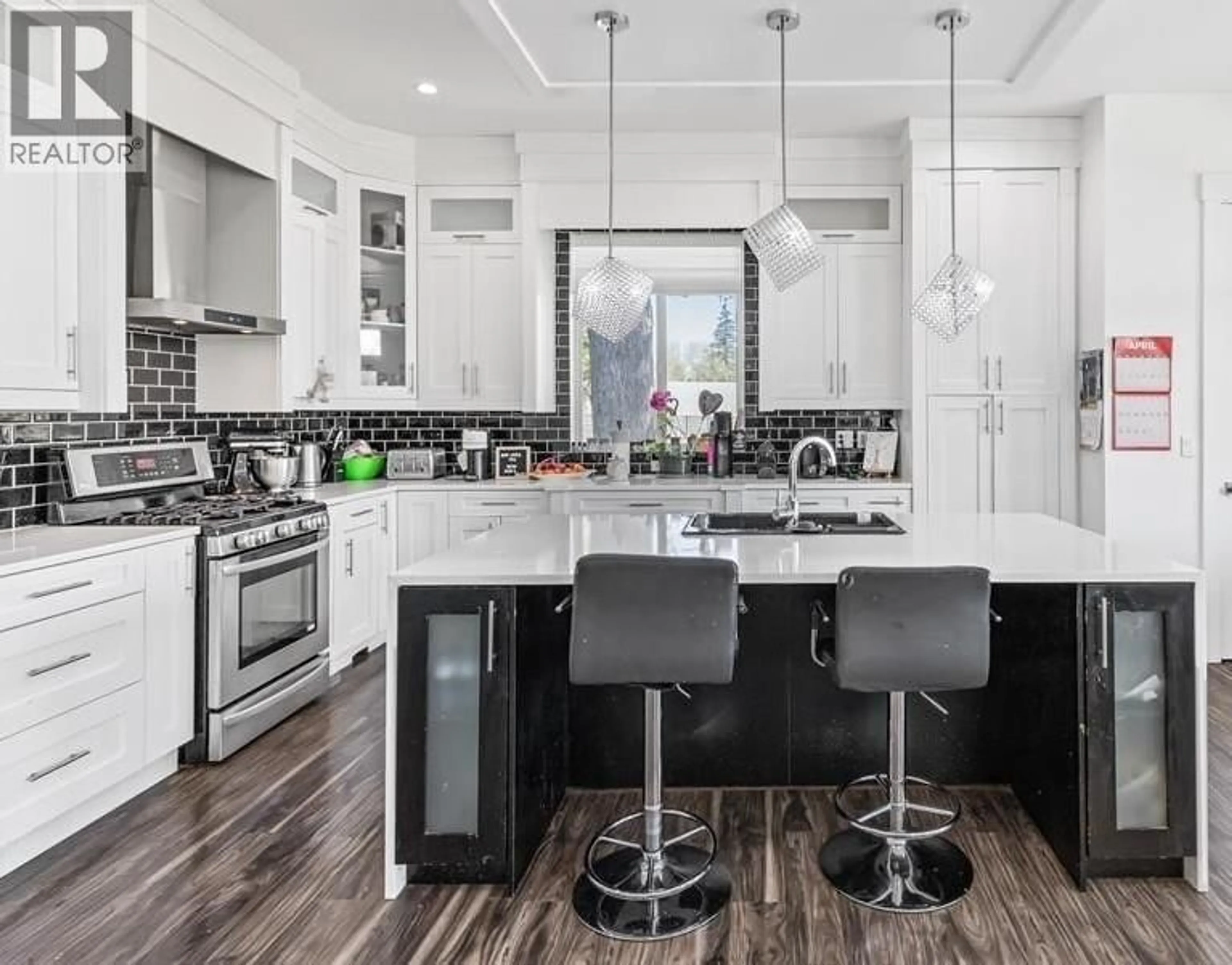 Contemporary kitchen, unknown for 24531 DEWDNEY TRUNK ROAD, Maple Ridge British Columbia V4R1W9