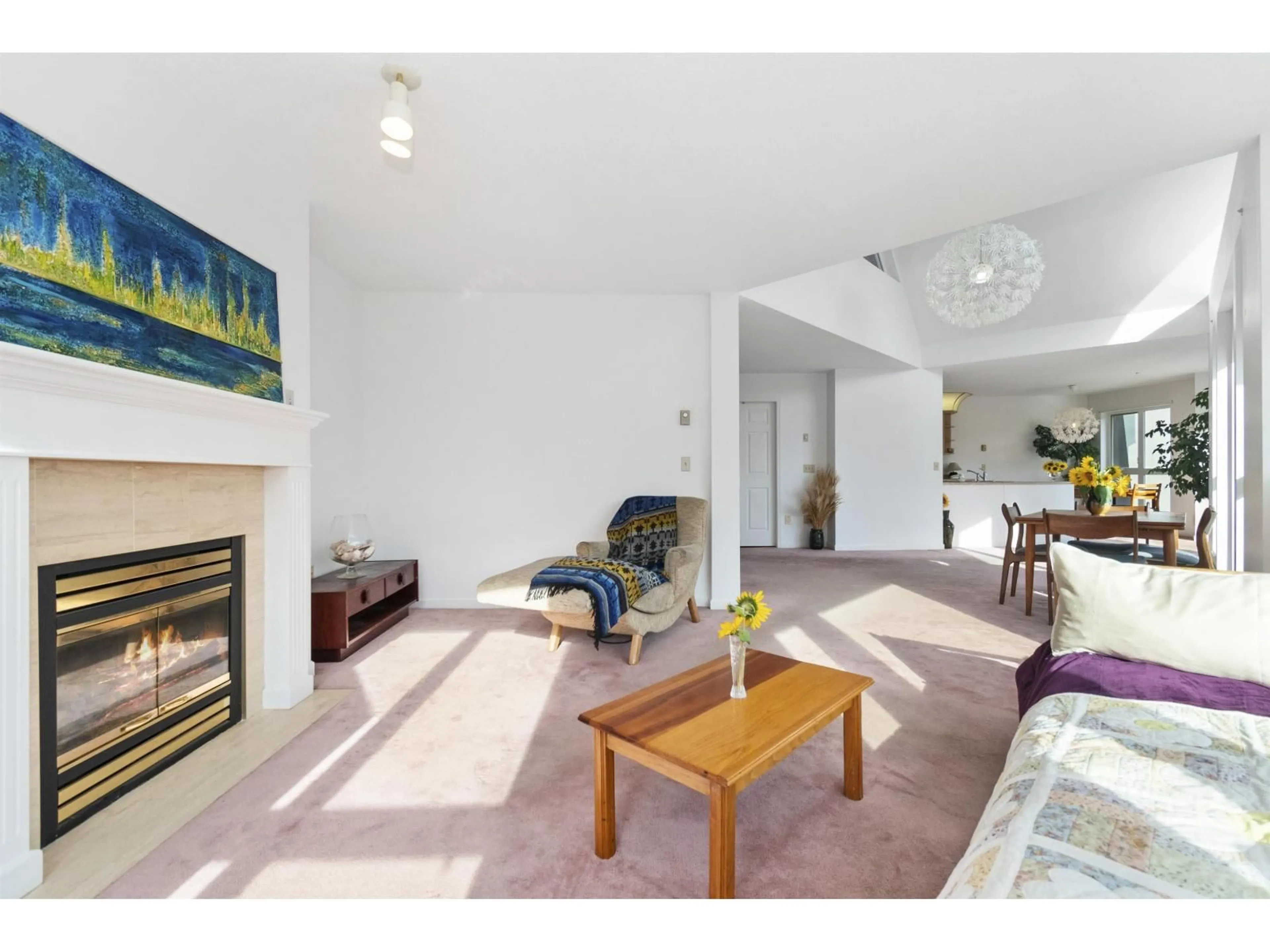 Living room with furniture, unknown for 317 - 378 ESPLANADE AVENUE, Harrison Hot Springs British Columbia V0M1K0
