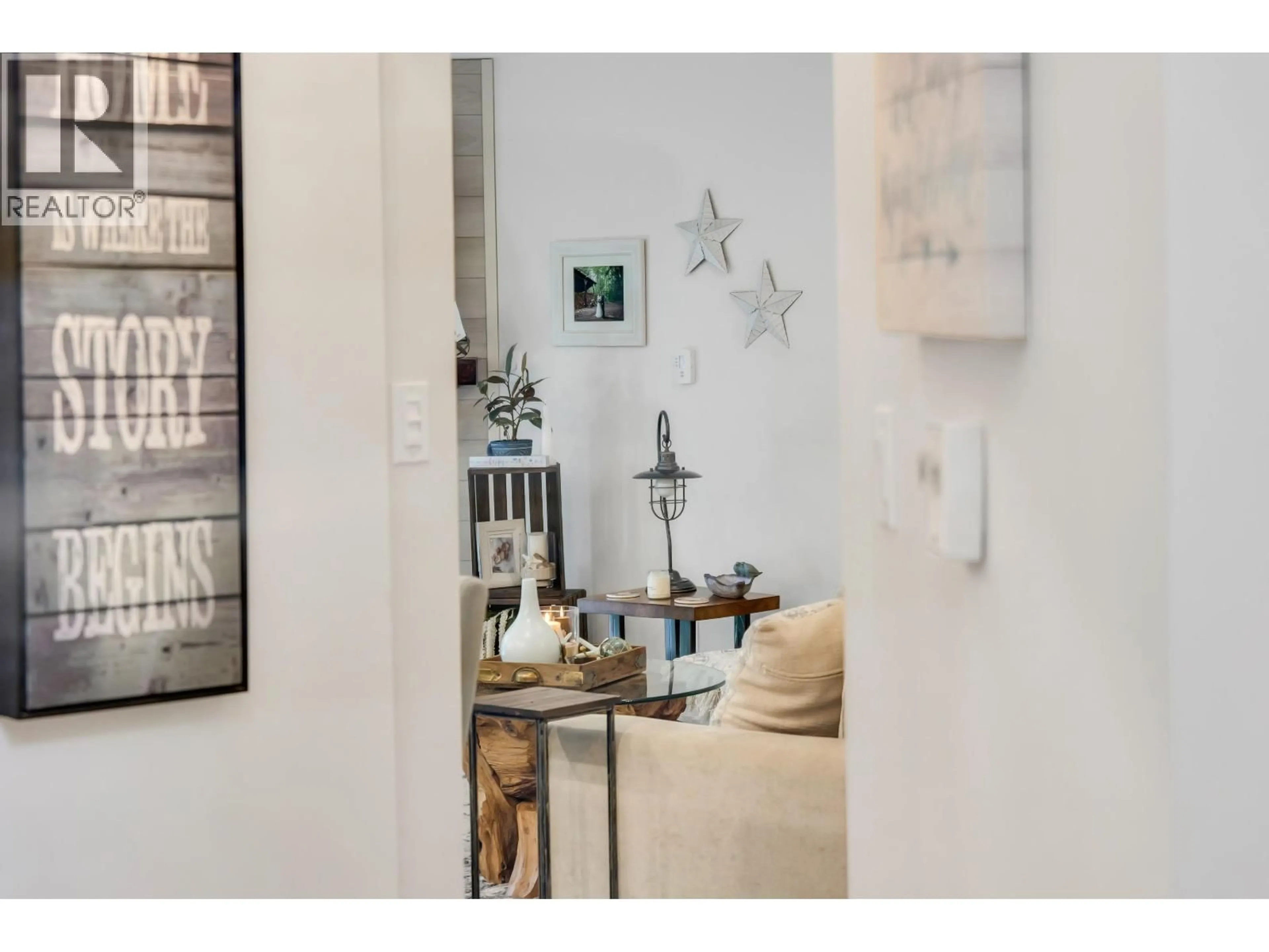 Indoor entryway for 10 - 2401 MAMQUAM ROAD, Squamish British Columbia V8B0H6
