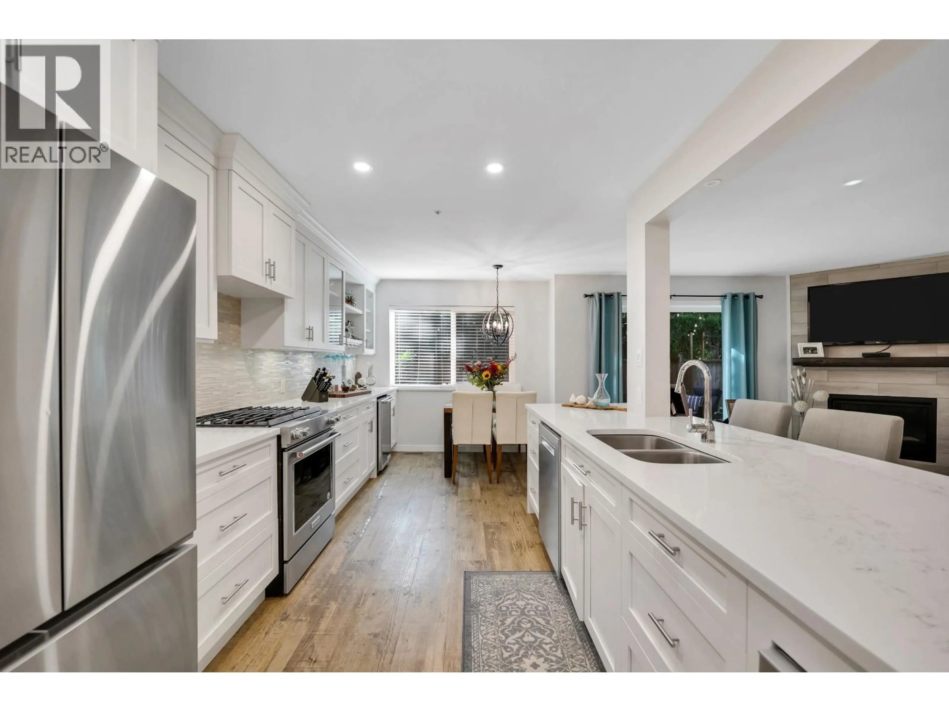 Open concept kitchen, unknown for 10 - 2401 MAMQUAM ROAD, Squamish British Columbia V8B0H6