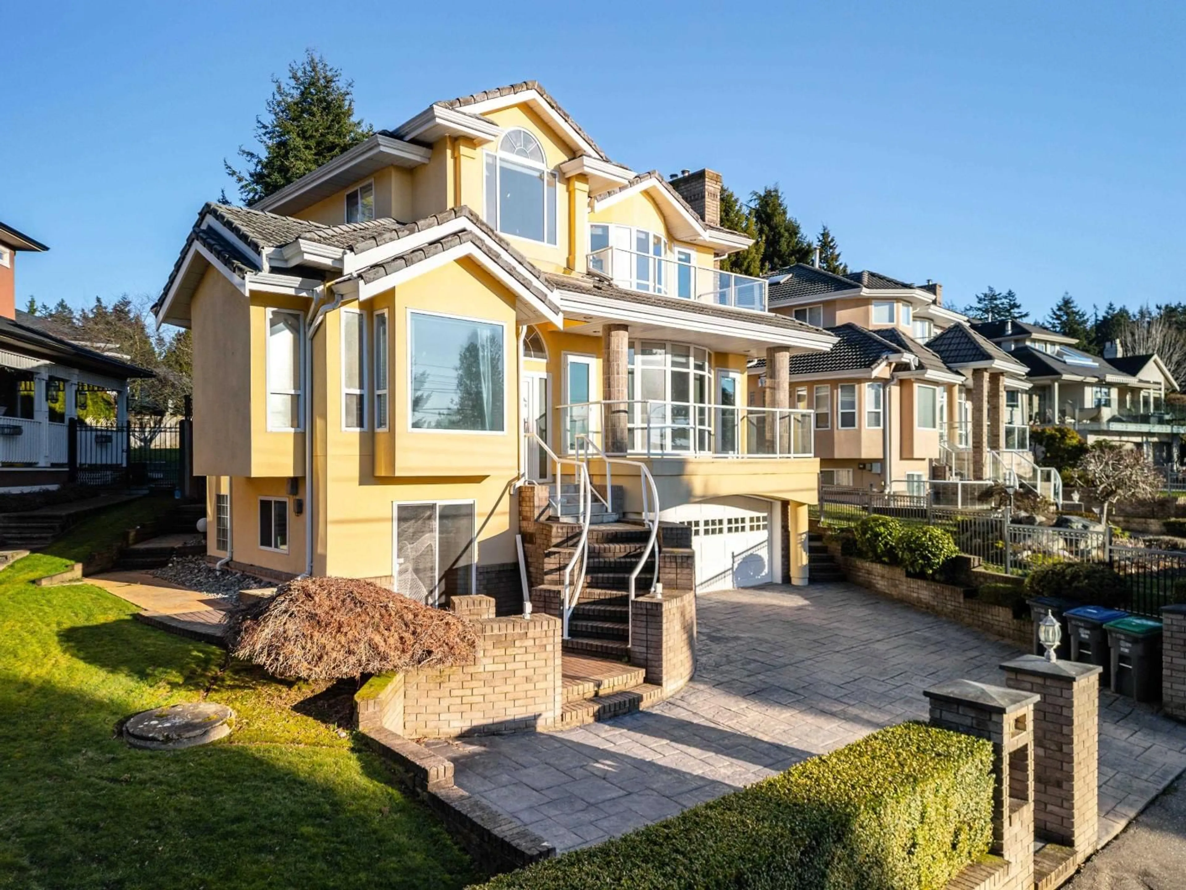 Home with vinyl exterior material, street for 1768 OCEAN PARK, Surrey British Columbia V4A3L9