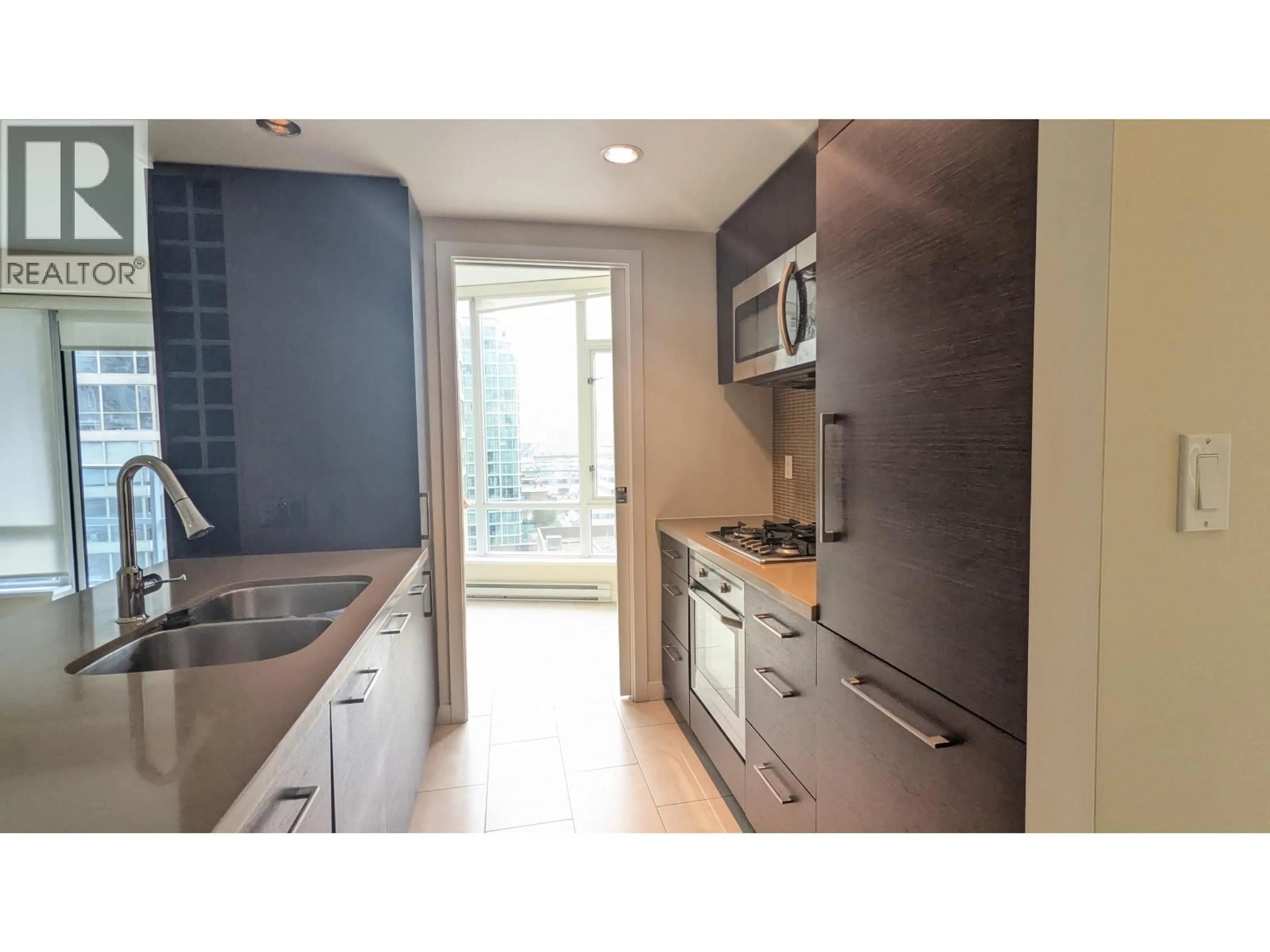 Standard kitchen, ceramic/tile floor for 906 - 833 HOMER STREET, Vancouver British Columbia V6B0H4