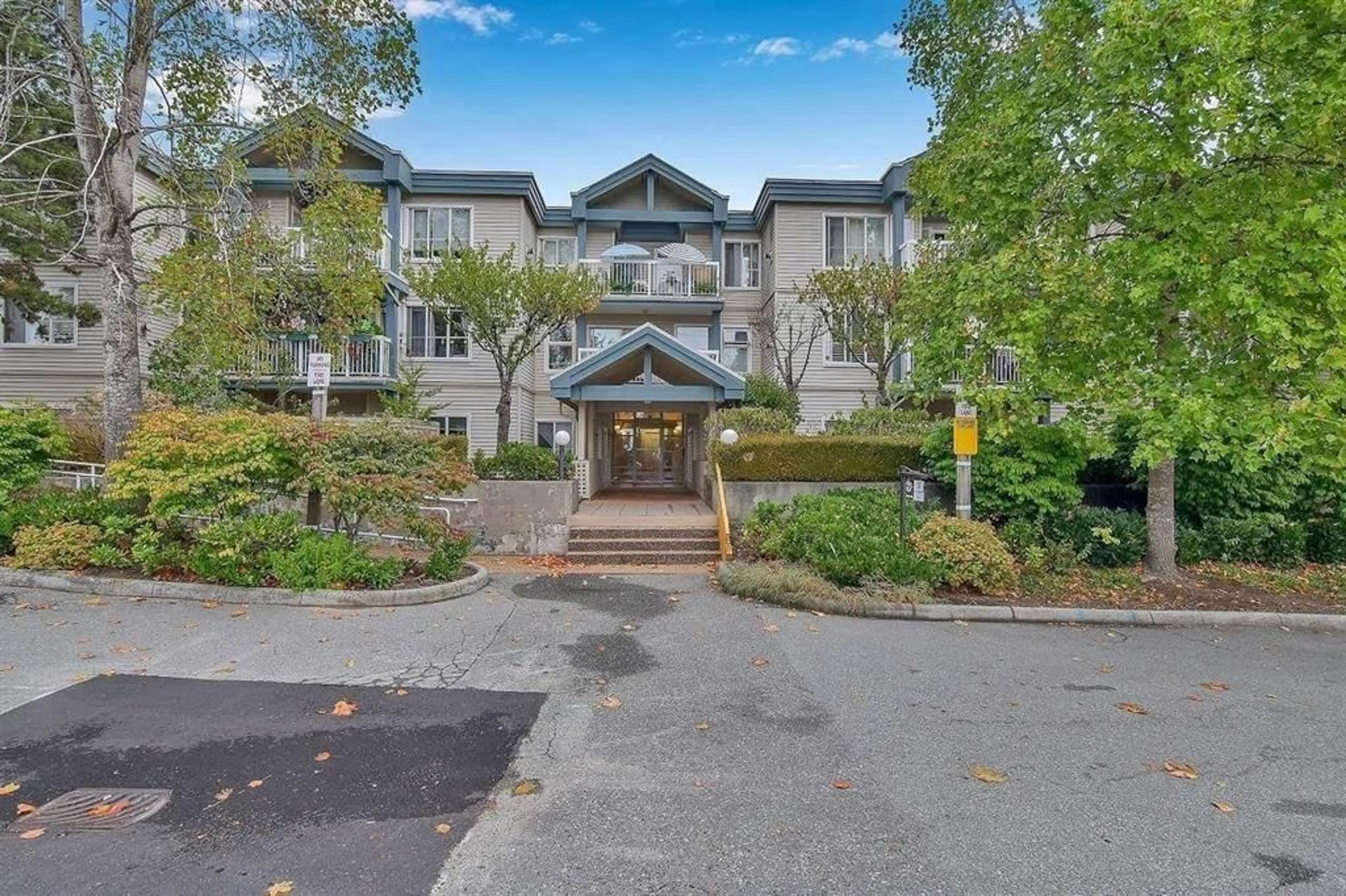 Indoor foyer for A210 - 10668 138, Surrey British Columbia V3T5T2