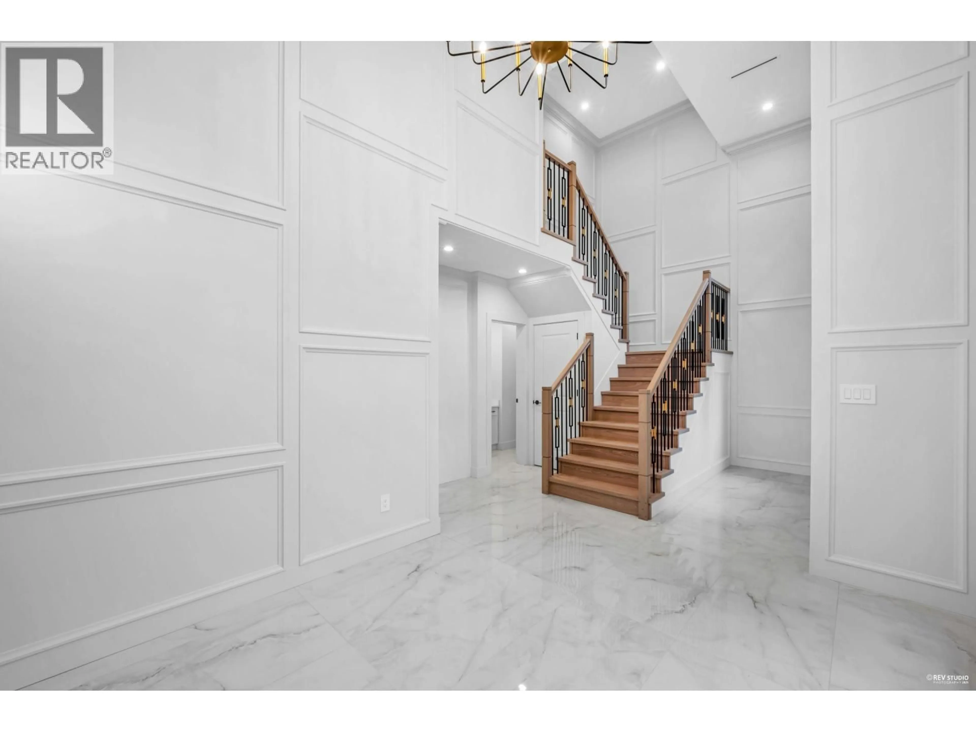 Indoor foyer for 11306 WILLIAMS ROAD, Richmond British Columbia V7A1J1