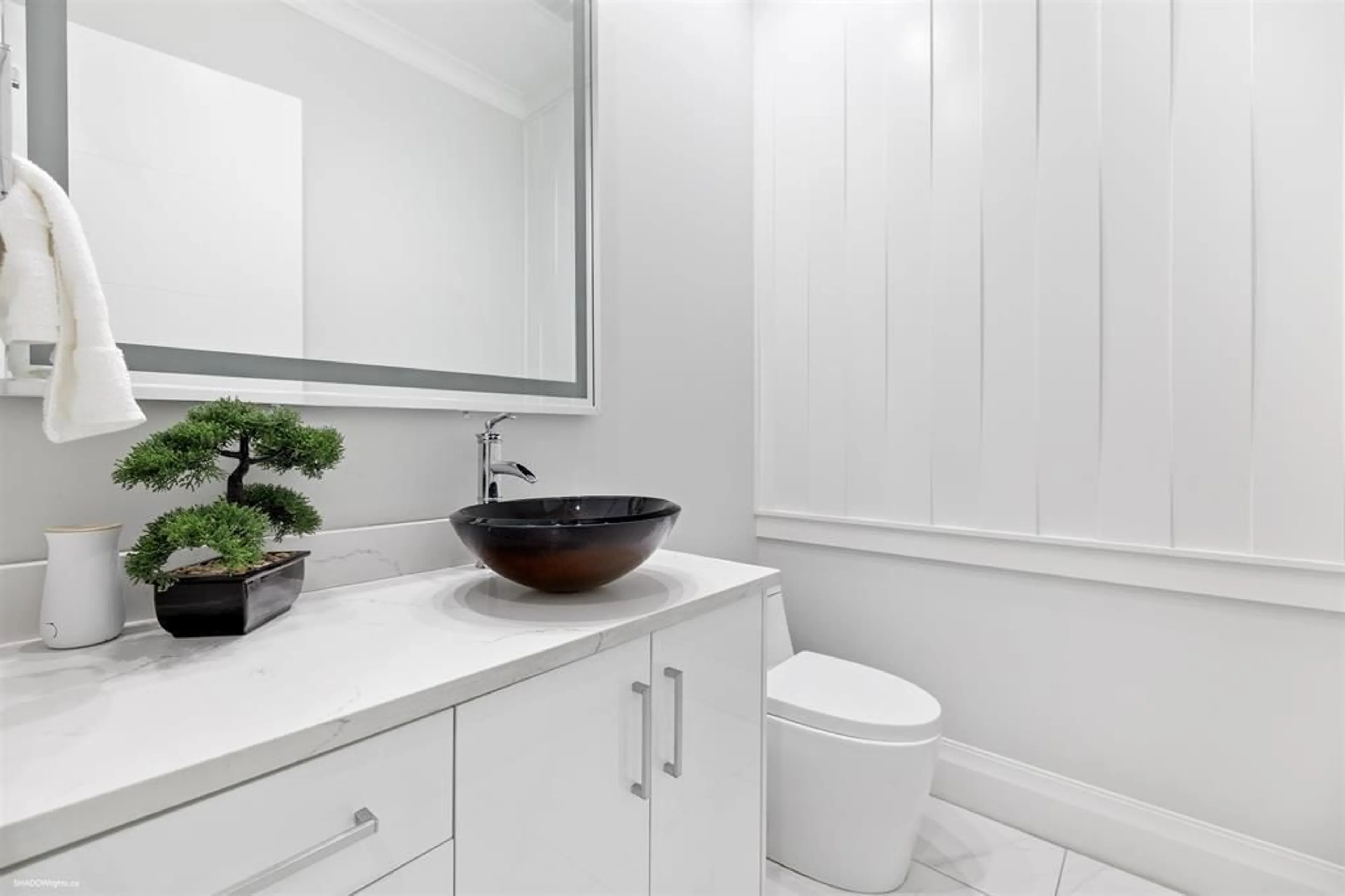 Standard bathroom, ceramic/tile floor for 7705 117, Delta British Columbia V4C6A7