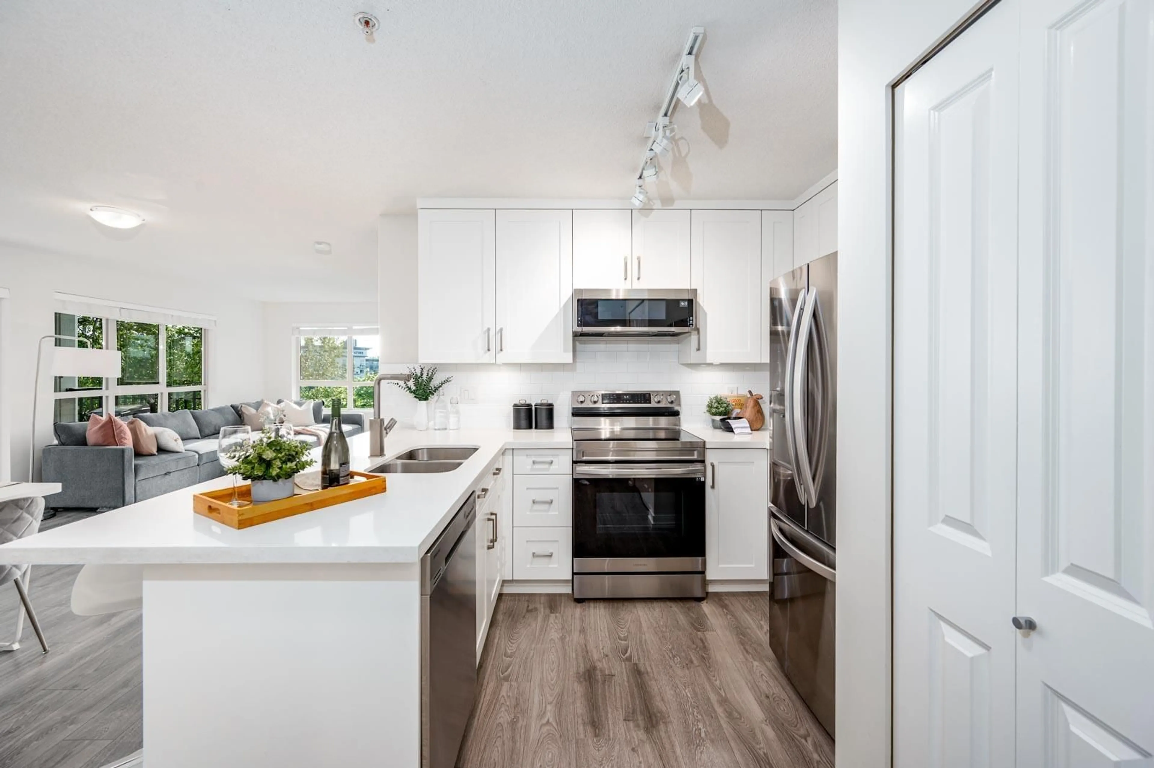 Open concept kitchen, unknown for C405 - 8929 202, Langley British Columbia V1M0B4