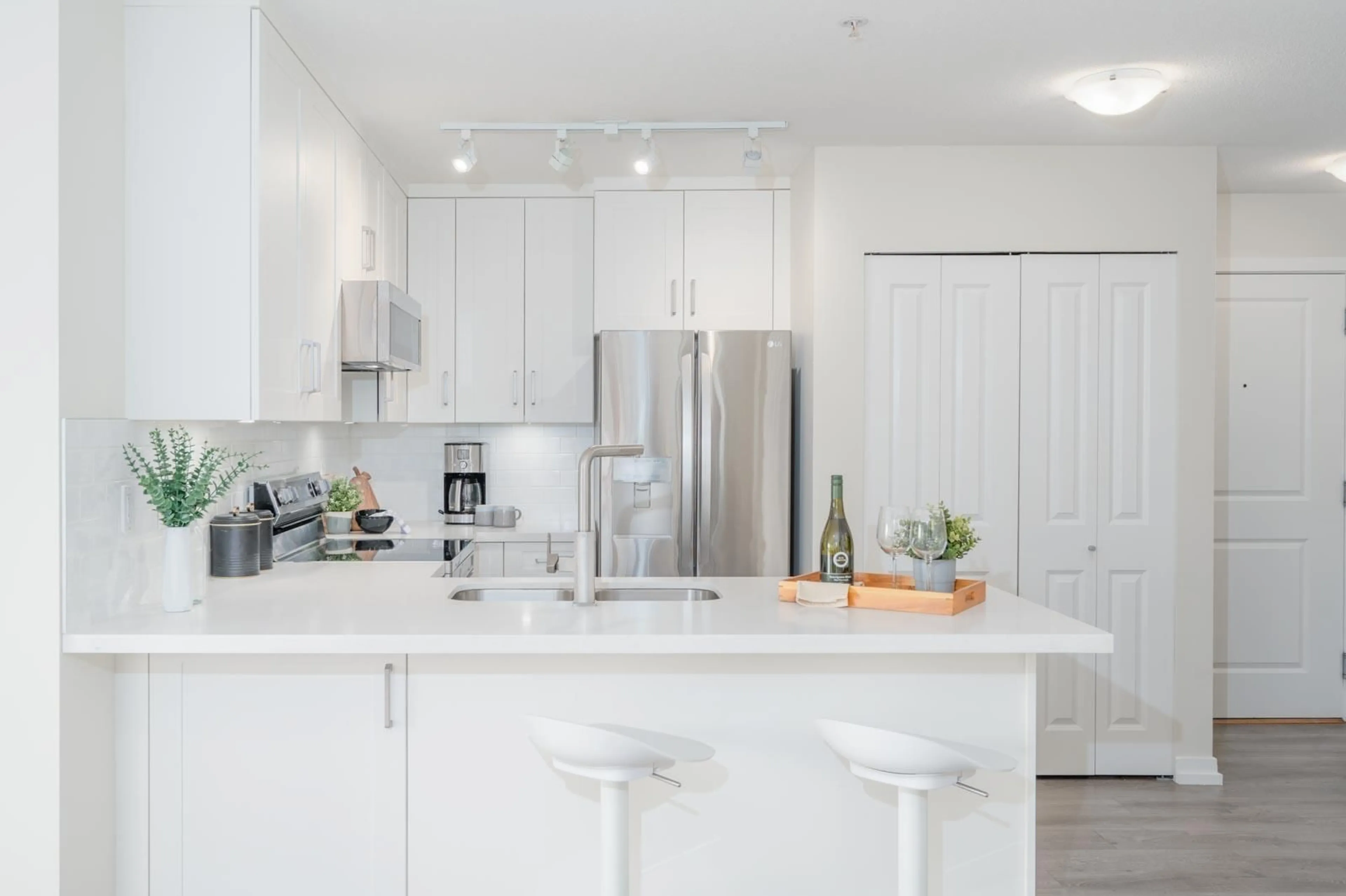 Open concept kitchen, unknown for C405 - 8929 202, Langley British Columbia V1M0B4