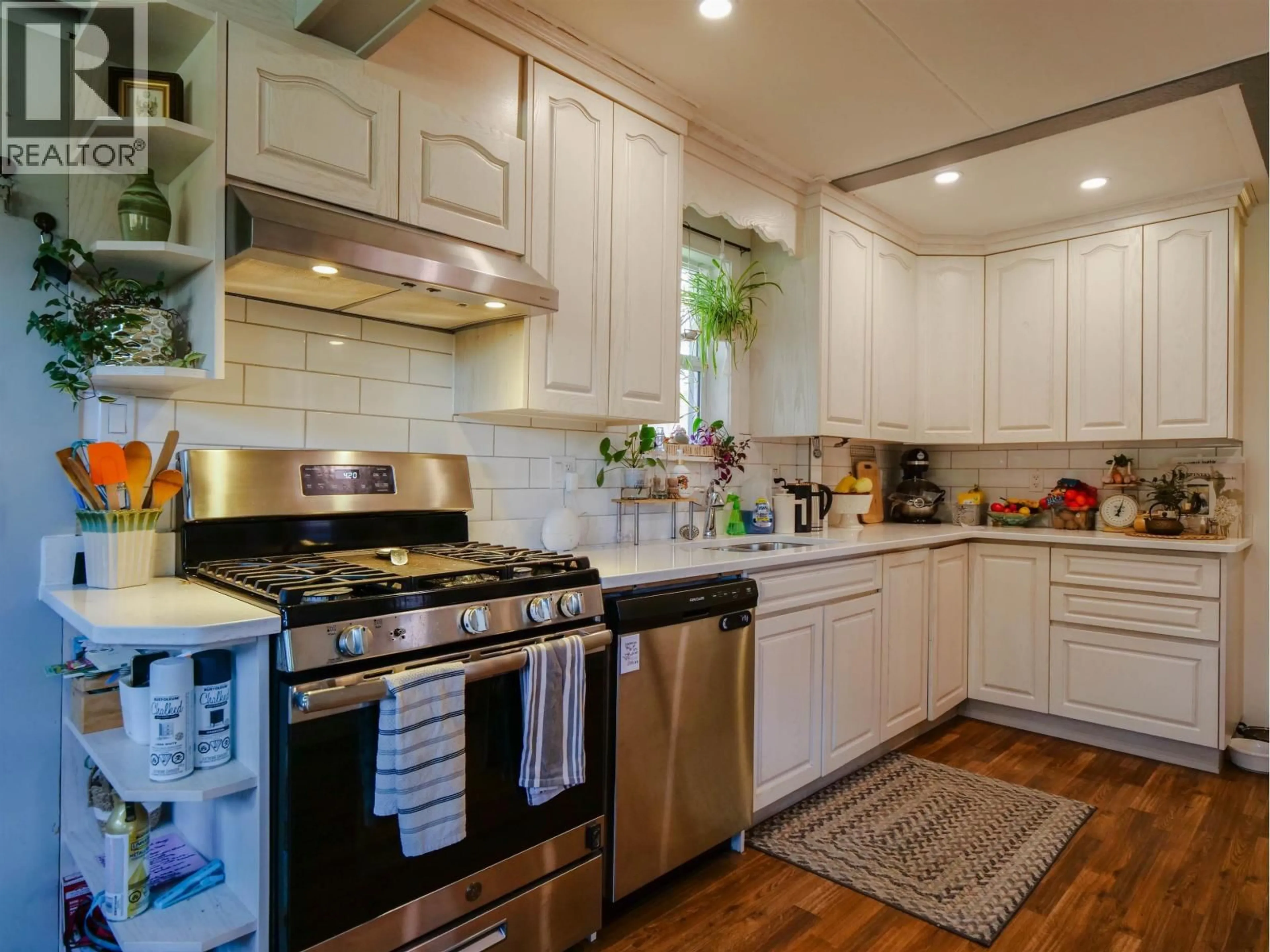 Open concept kitchen, unknown for 694 WALKEM STREET, Quesnel British Columbia V2J2J7