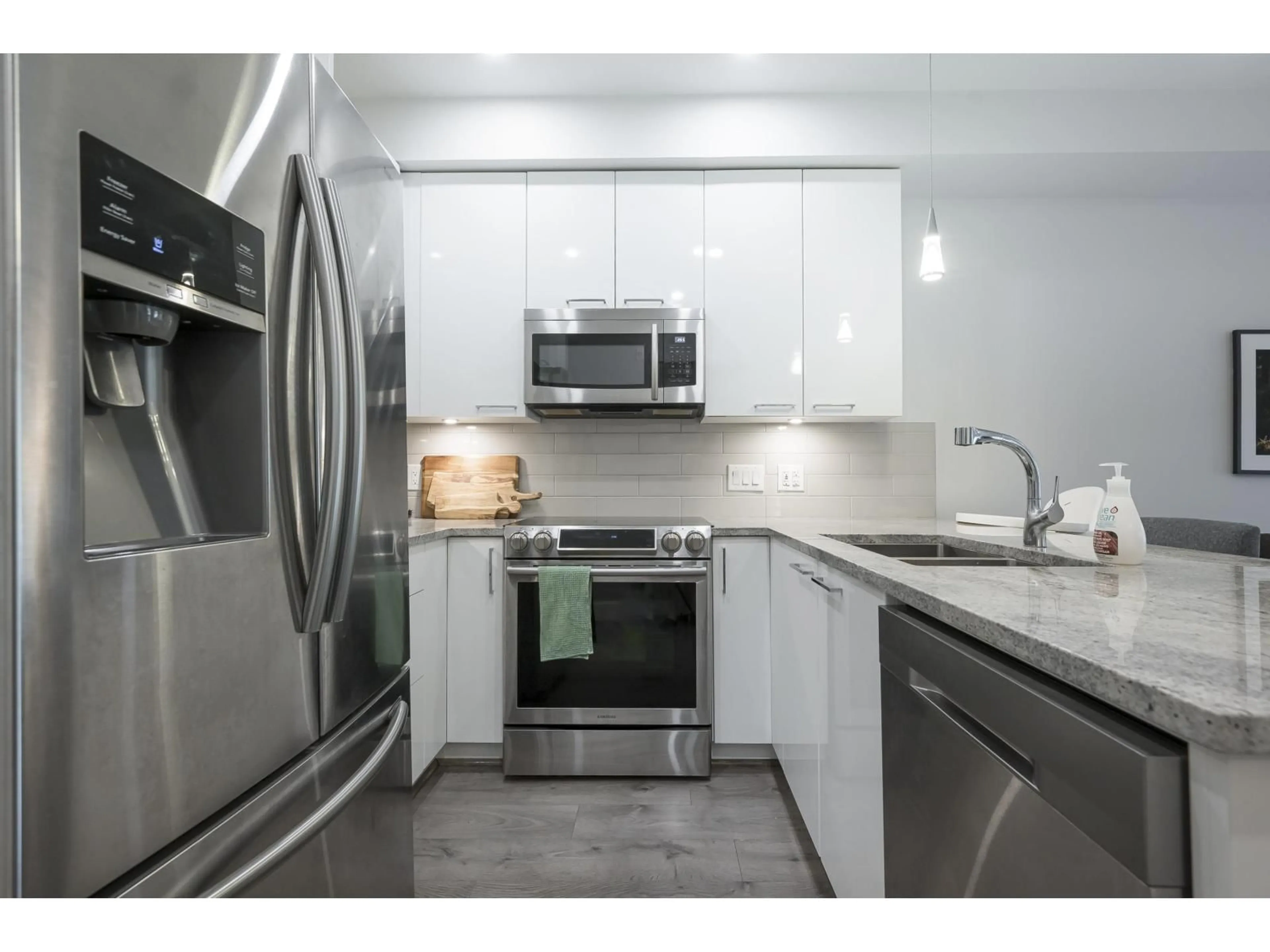 Standard kitchen, ceramic/tile floor for 111 - 20175 53, Langley British Columbia V3A3V2