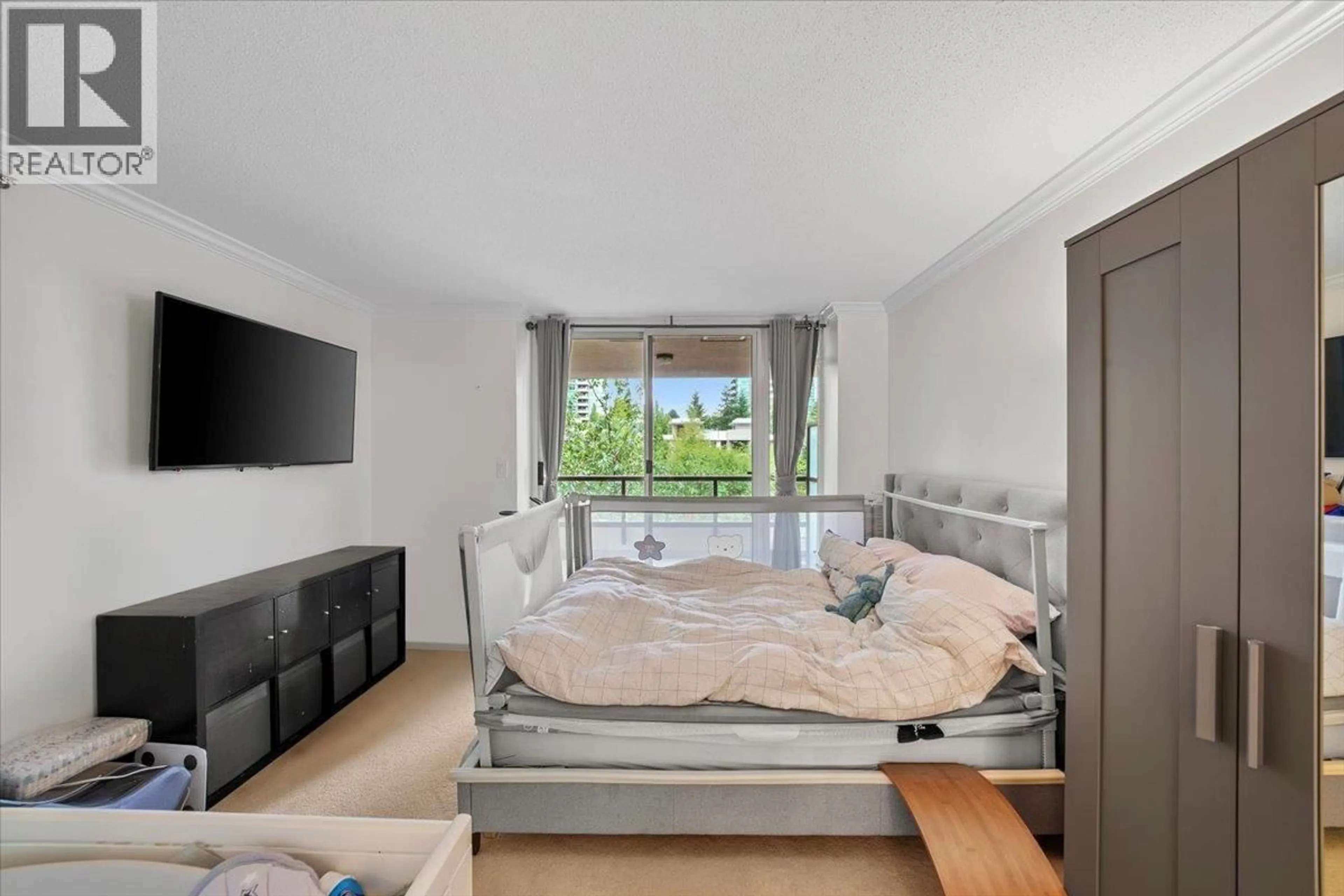 A pic of a room for 405 - 2138 MADISON AVENUE, Burnaby British Columbia V5C6T6