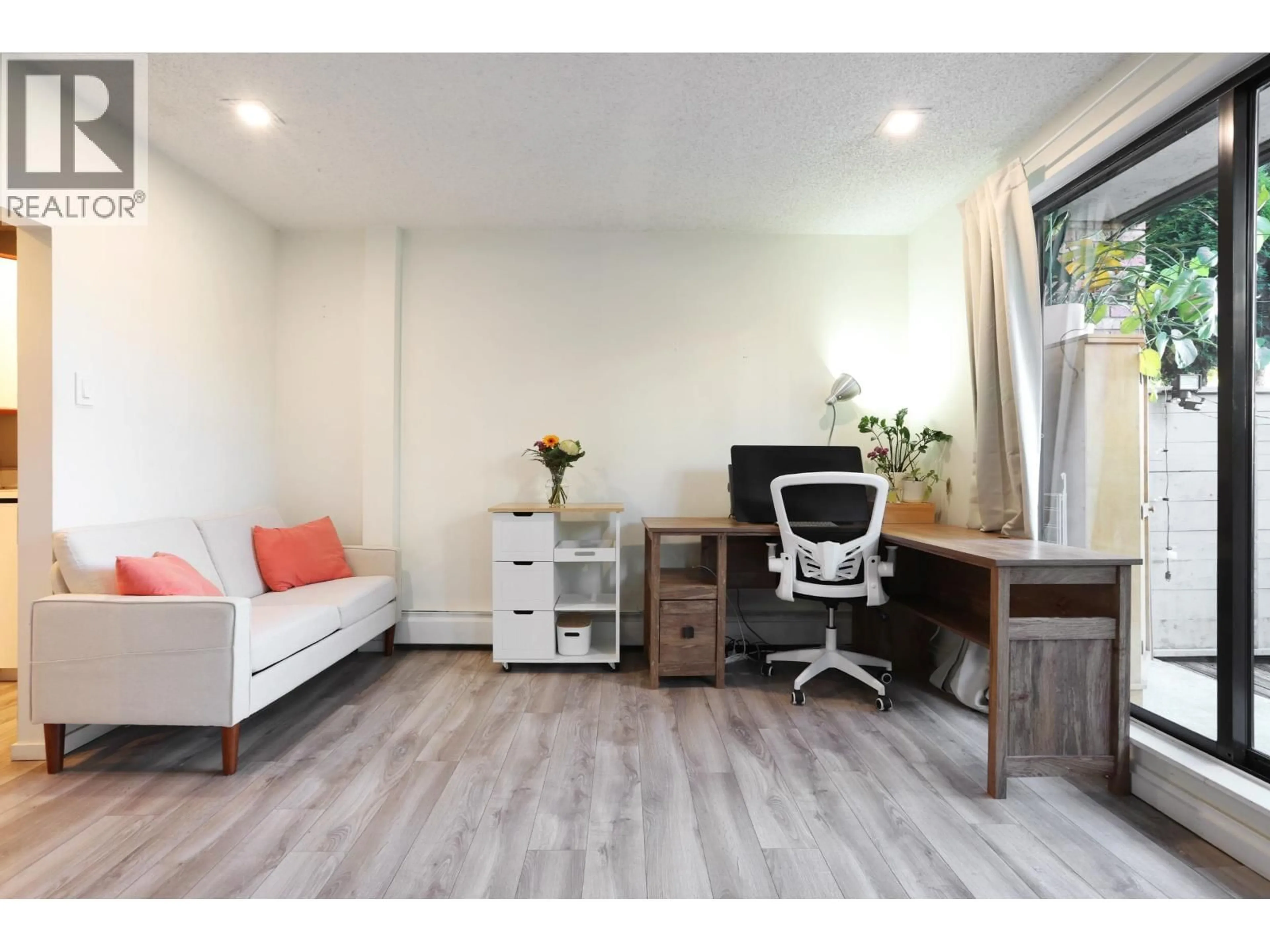 A pic of a room for 101 - 1933 5TH AVENUE, Vancouver British Columbia V6J1P6