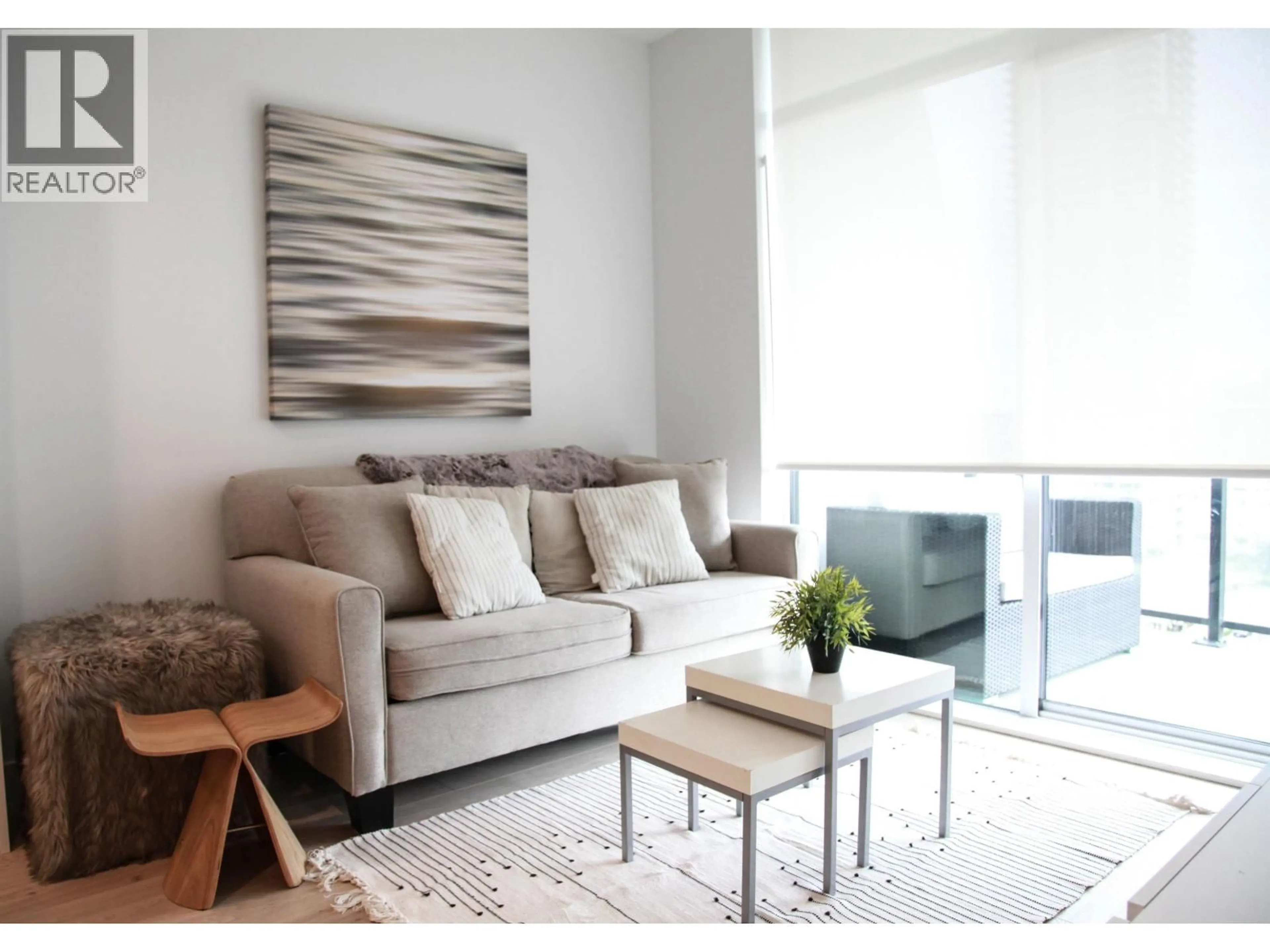 Living room with furniture, unknown for 901 - 2181 MADISON AVENUE, Burnaby British Columbia V5C0N4