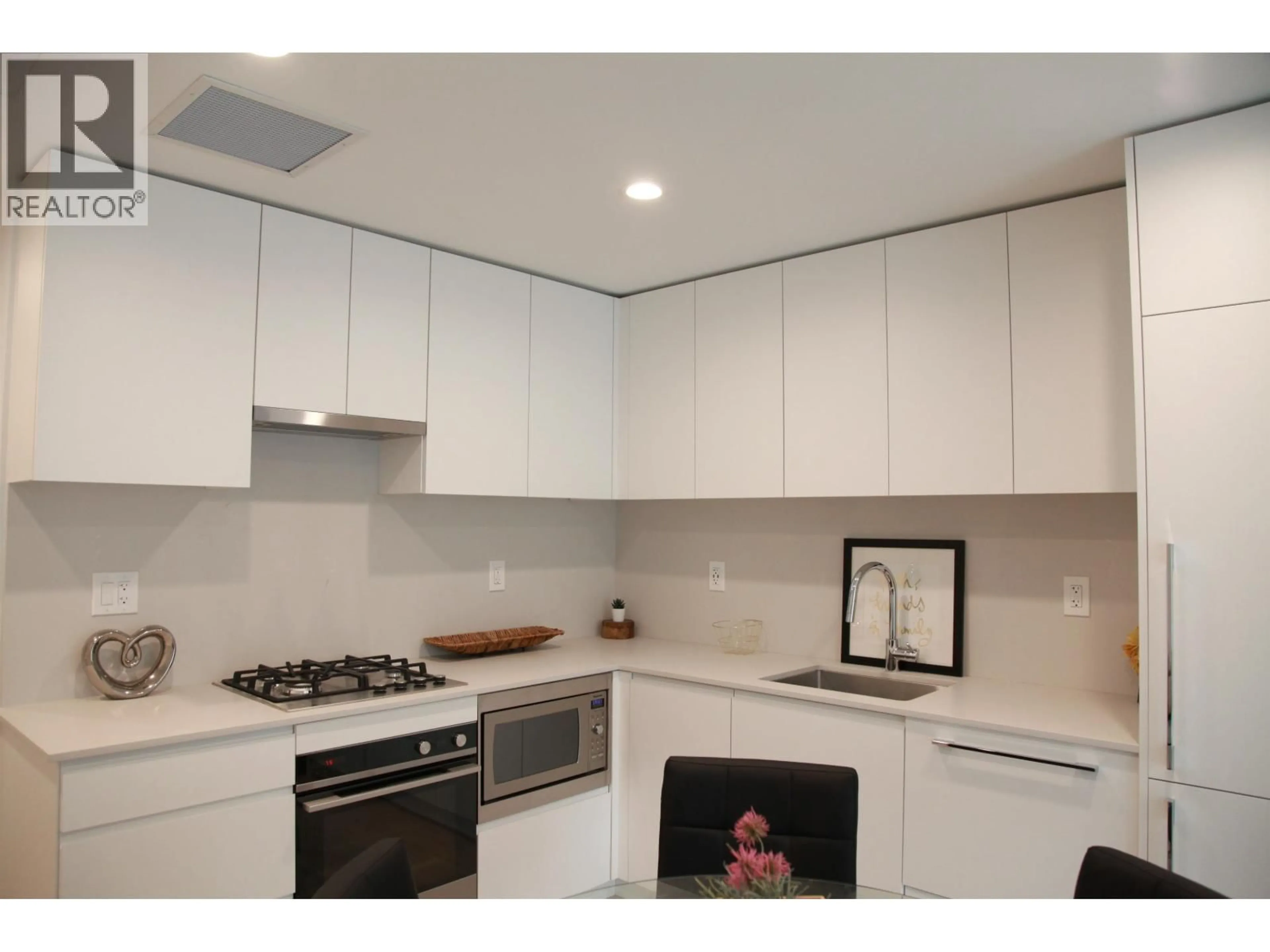 Standard kitchen, unknown for 901 - 2181 MADISON AVENUE, Burnaby British Columbia V5C0N4