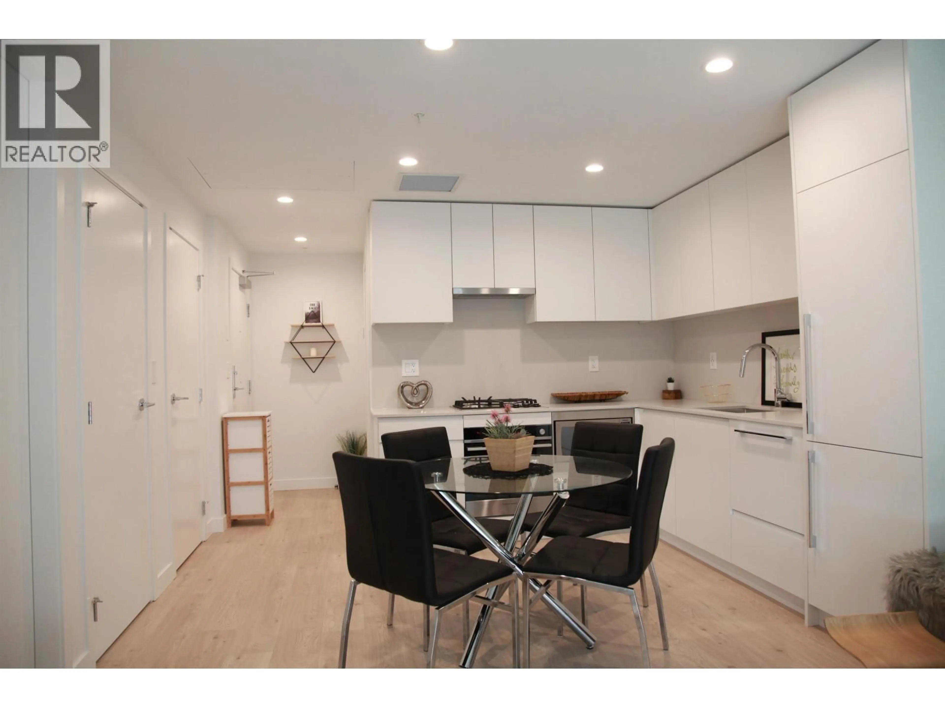 Open concept kitchen, unknown for 901 - 2181 MADISON AVENUE, Burnaby British Columbia V5C0N4