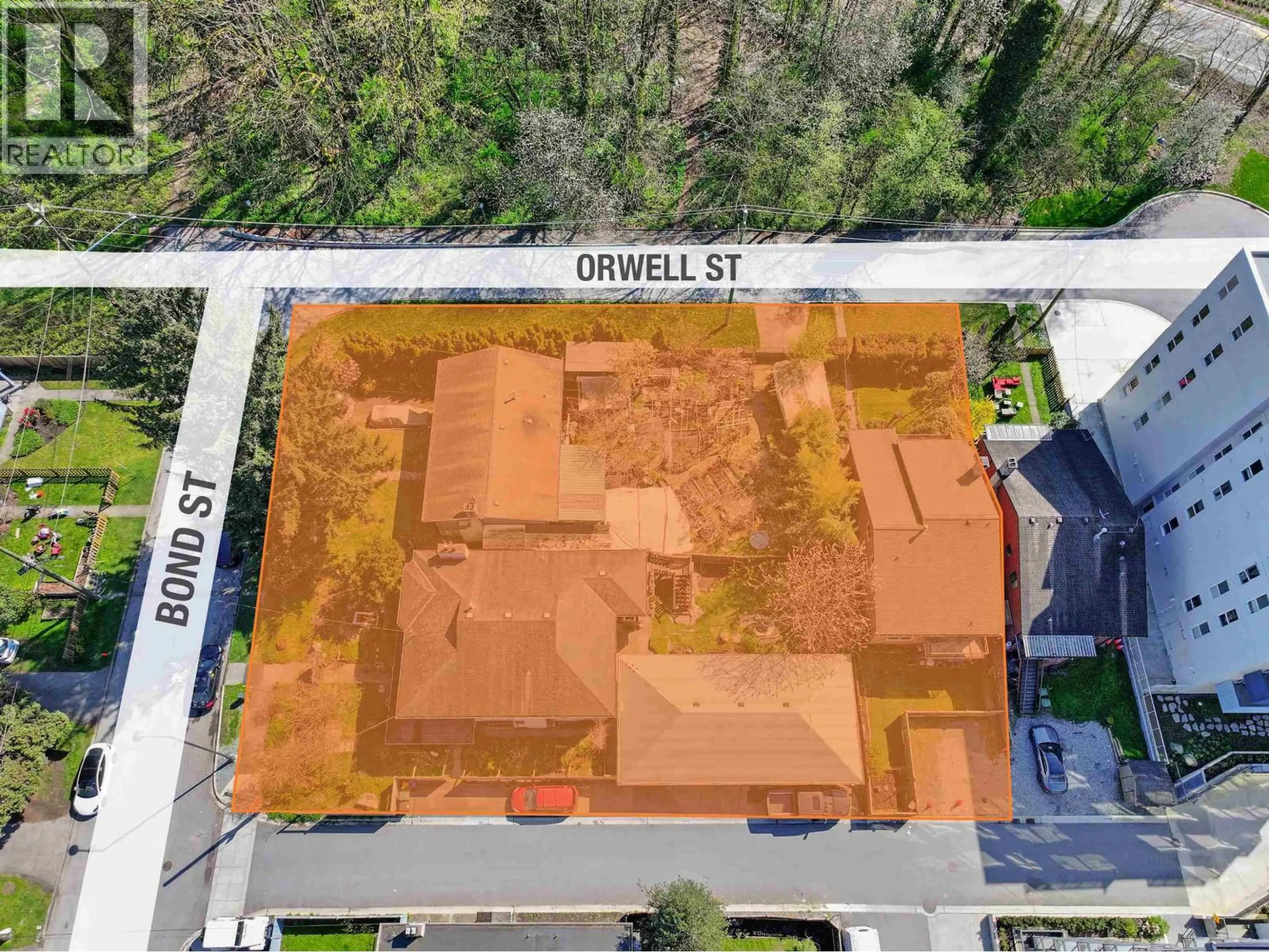 A pic from outside/outdoor area/front of a property/back of a property/a pic from drone, street for 1583 BOND STREET, North Vancouver British Columbia V7J1E8