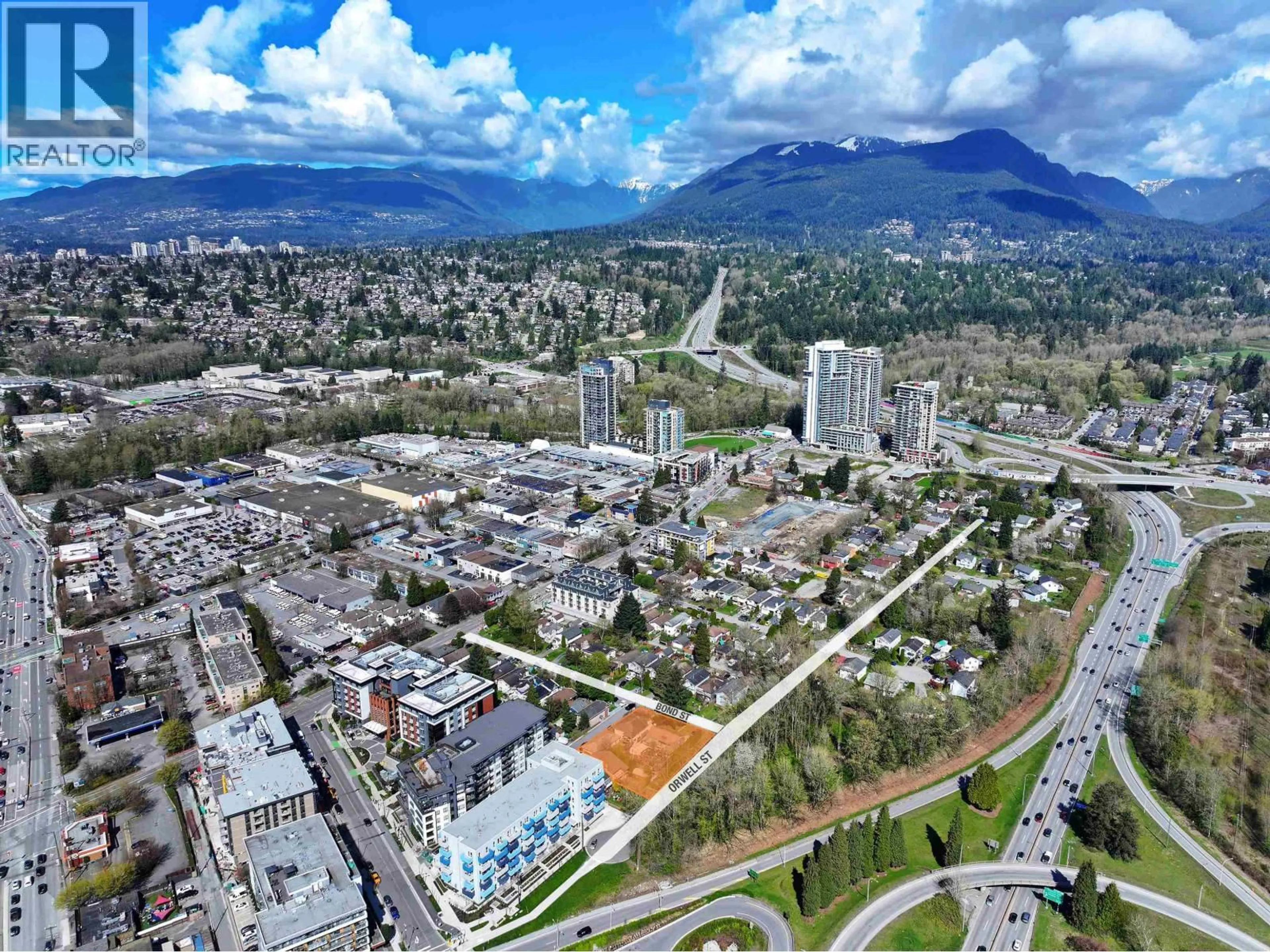 A pic from outside/outdoor area/front of a property/back of a property/a pic from drone, mountain view for 1583 BOND STREET, North Vancouver British Columbia V7J1E8