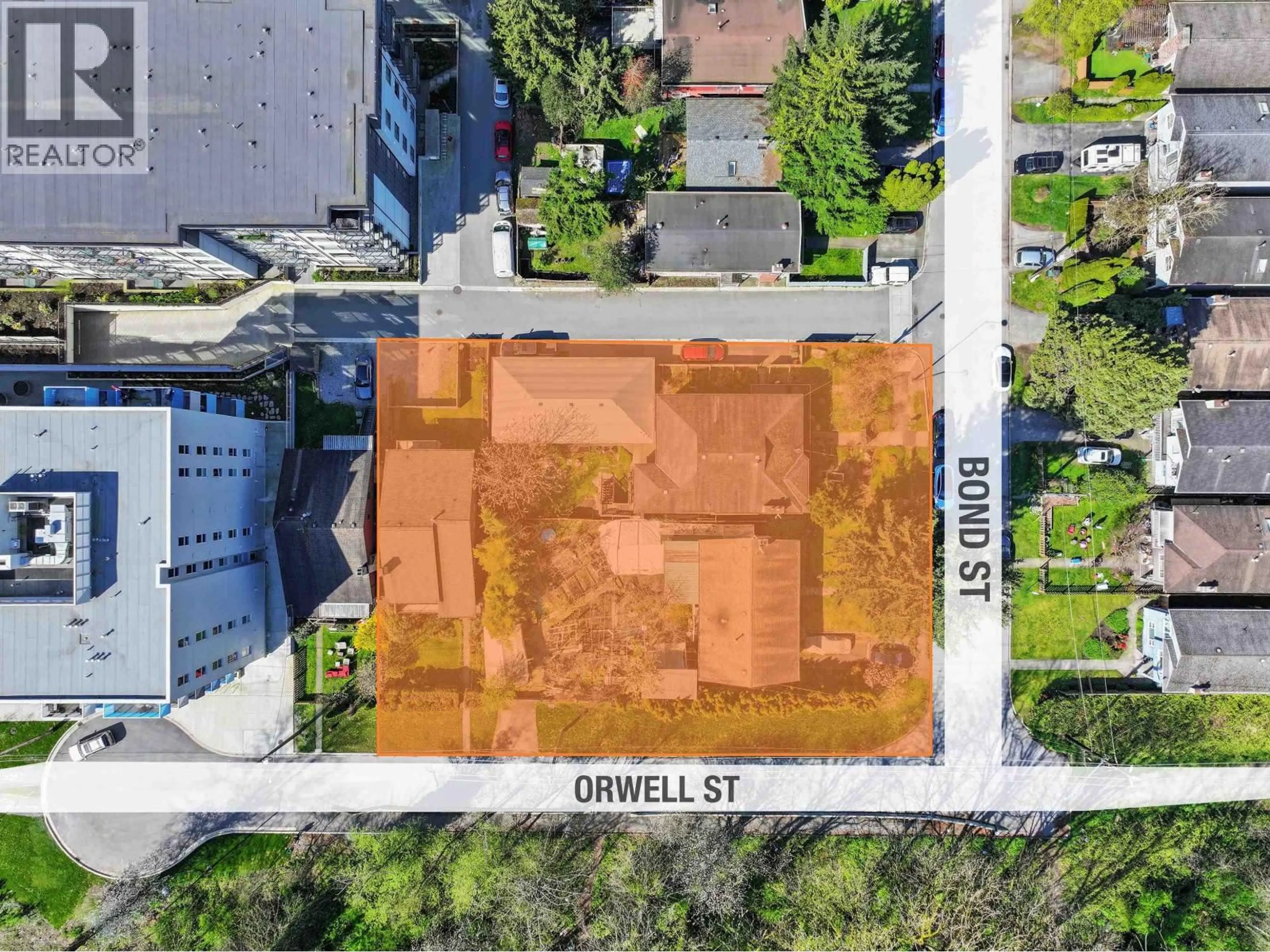 A pic from outside/outdoor area/front of a property/back of a property/a pic from drone, street for 1583 BOND STREET, North Vancouver British Columbia V7J1E8