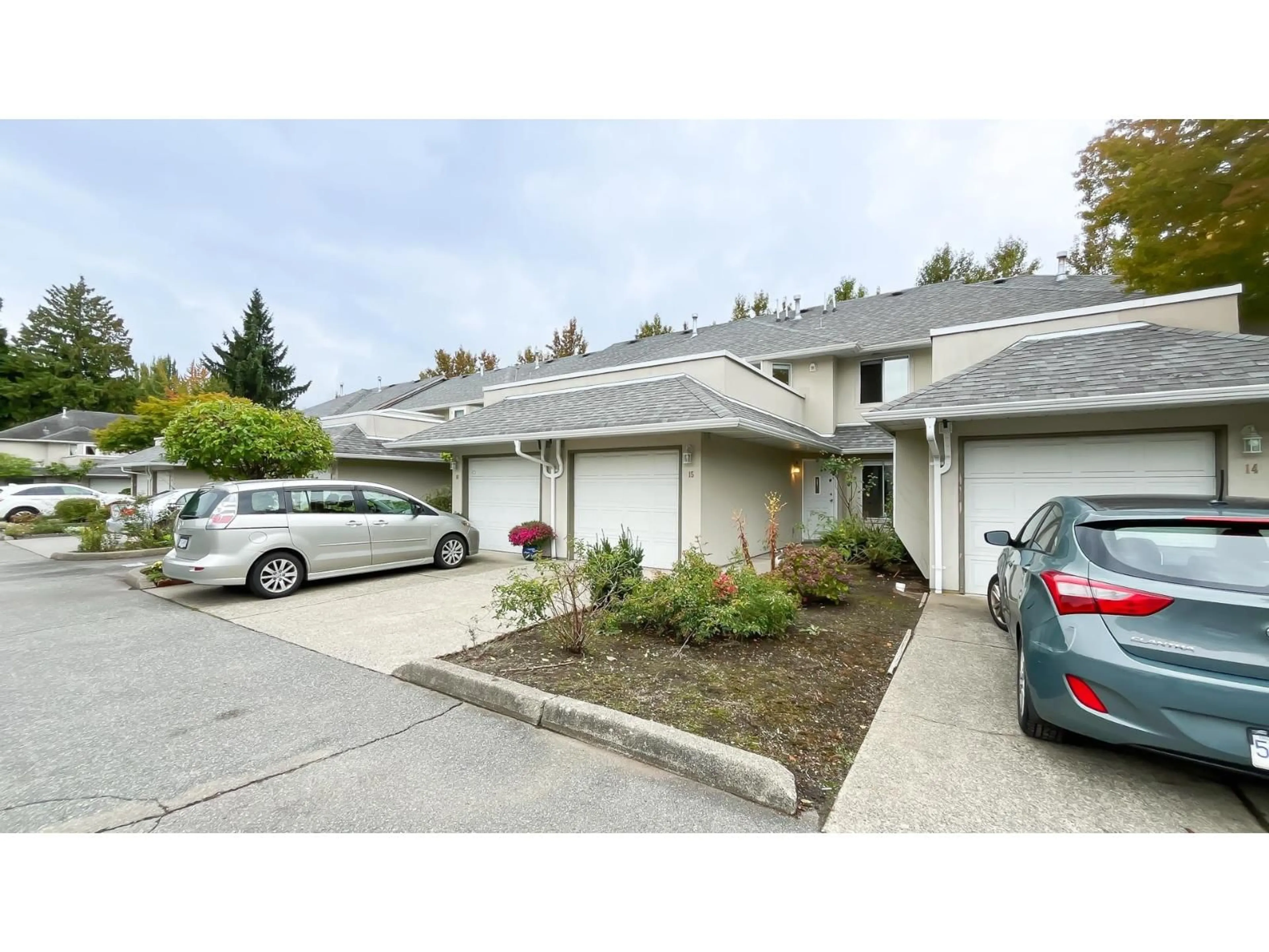 A pic from outside/outdoor area/front of a property/back of a property/a pic from drone, street for 15 - 9926 151, Surrey British Columbia V3R8C9