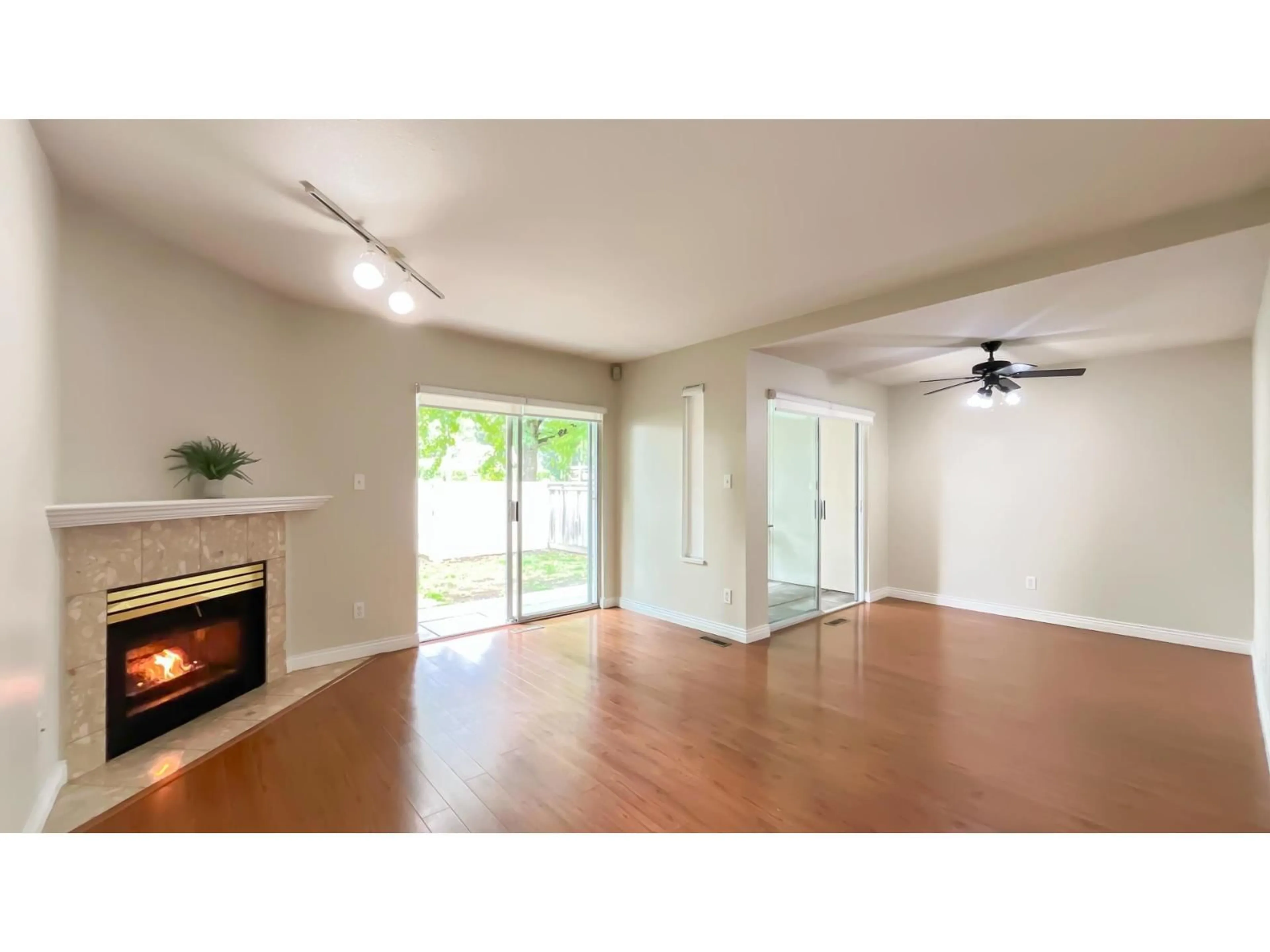 A pic of a room for 15 - 9926 151, Surrey British Columbia V3R8C9